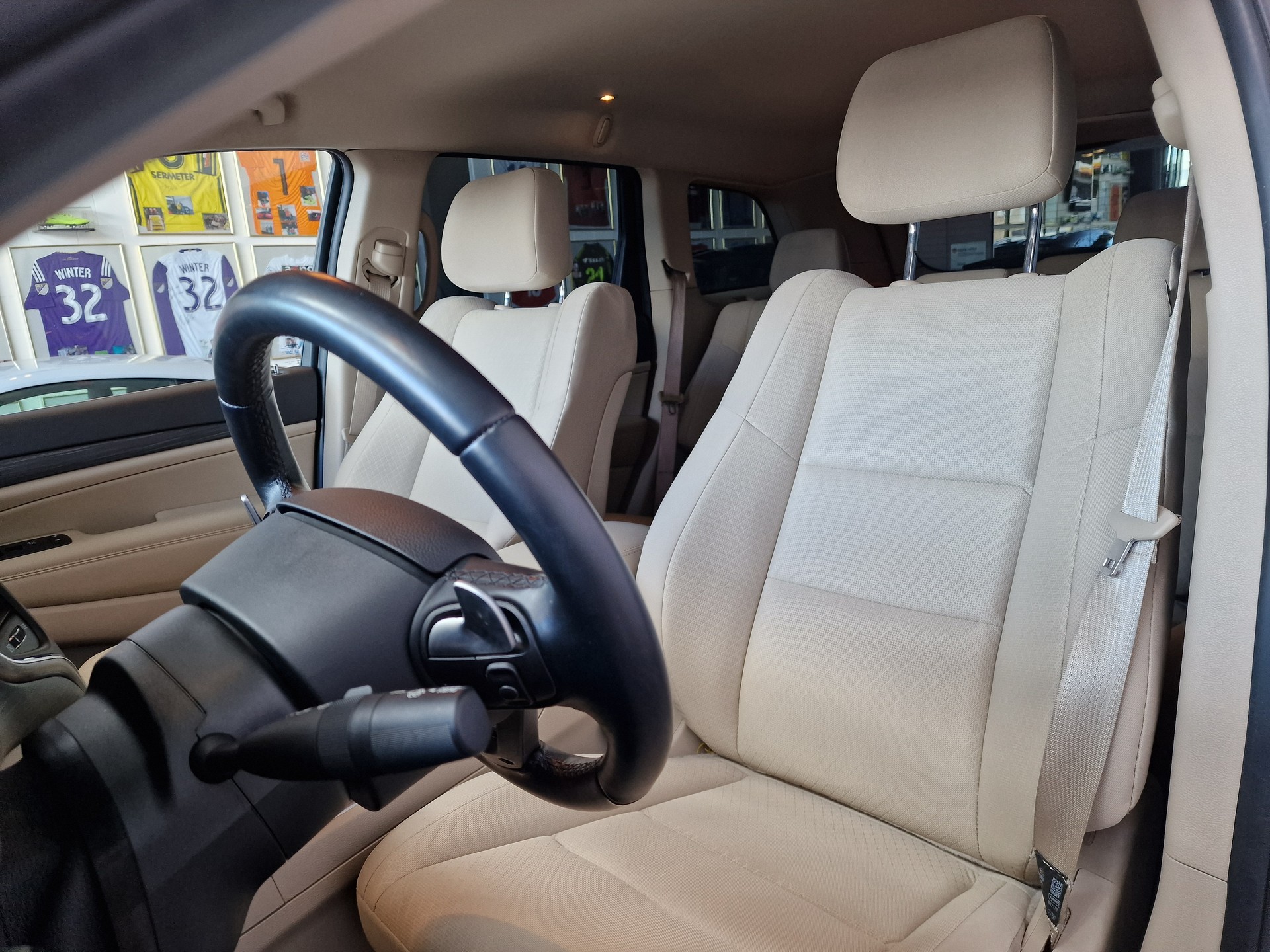 JEEP Grand Cherokee Laredo-image-11