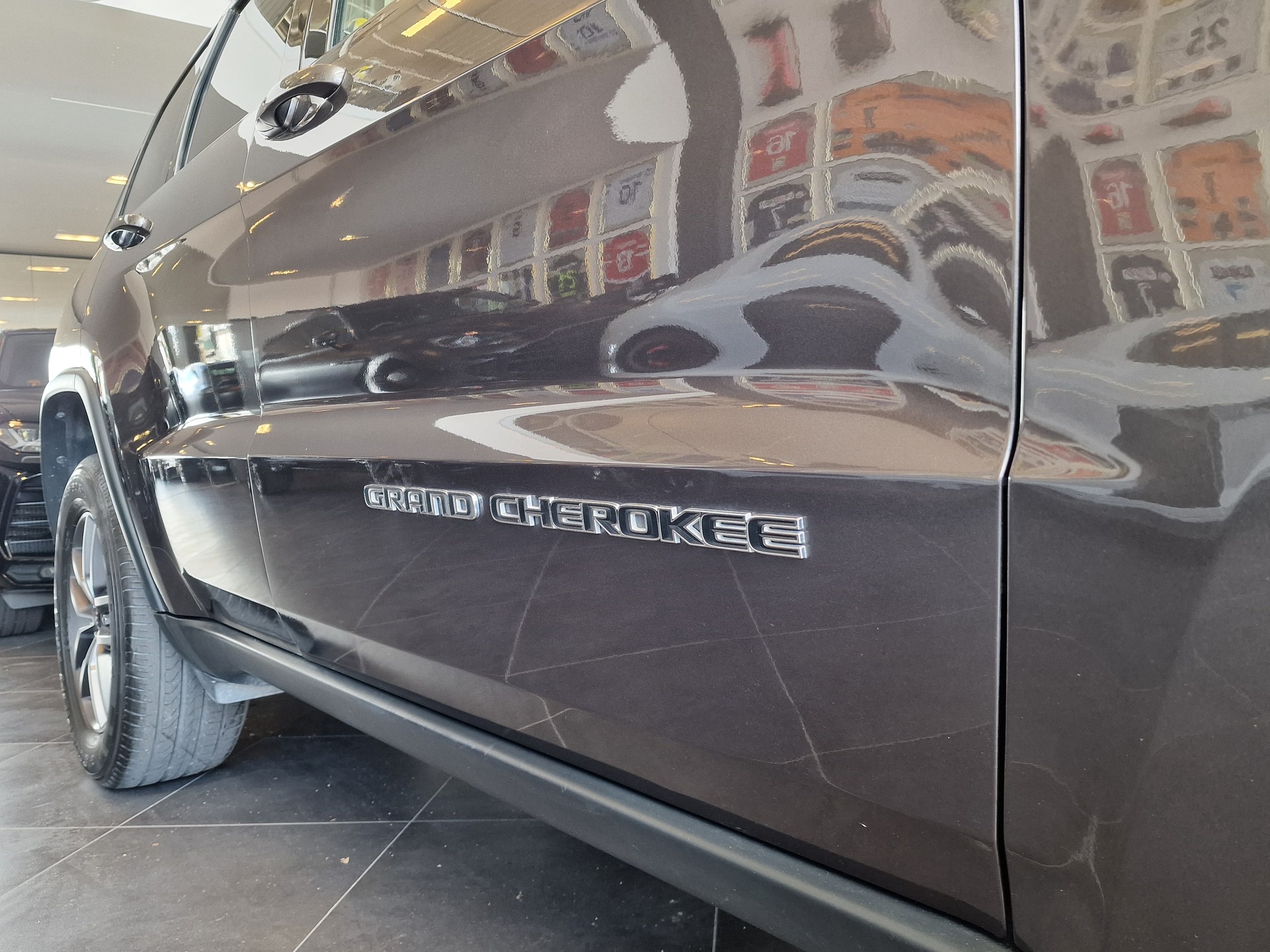 JEEP Grand Cherokee Laredo-image-24