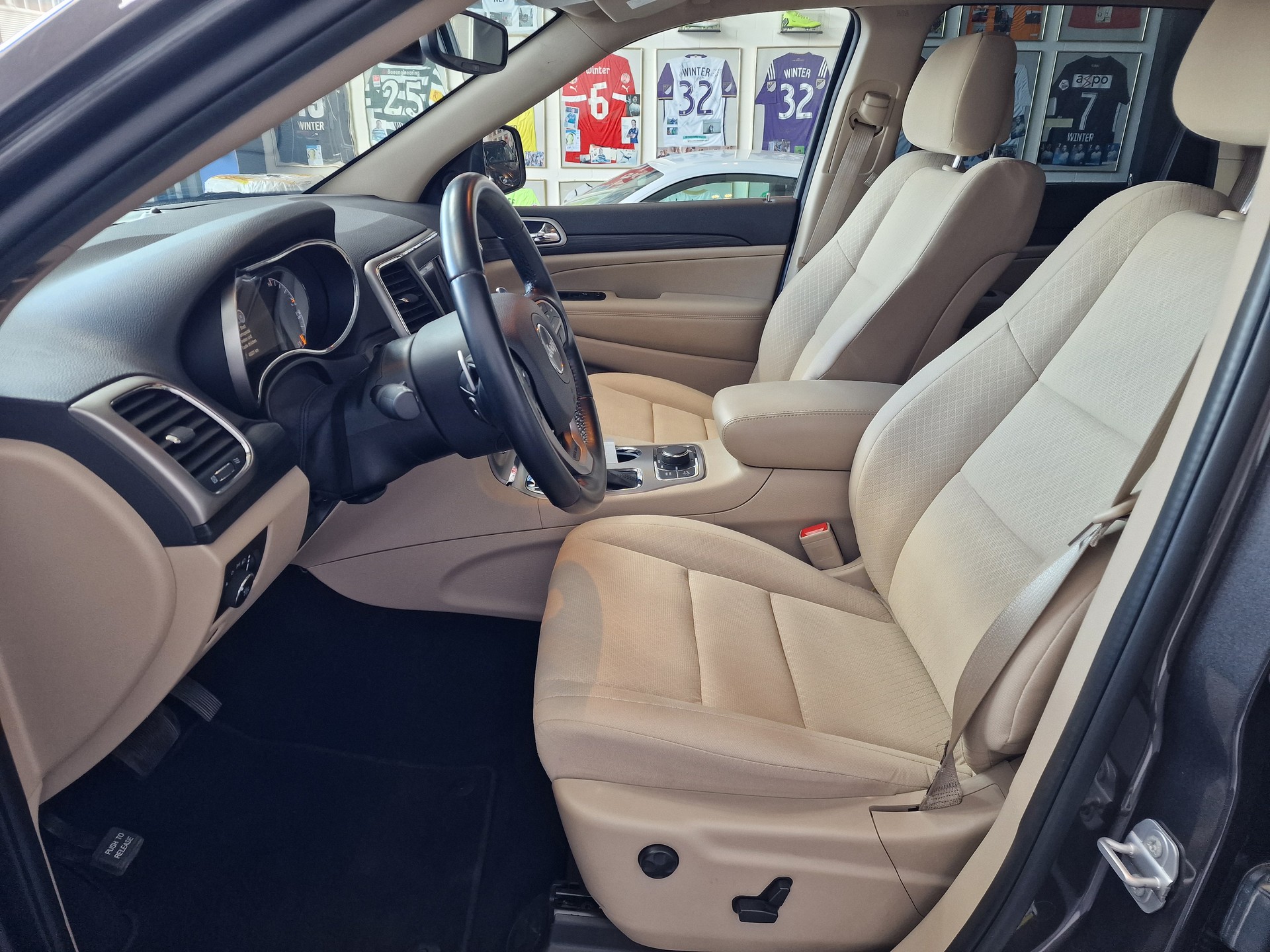 JEEP Grand Cherokee Laredo-image-10
