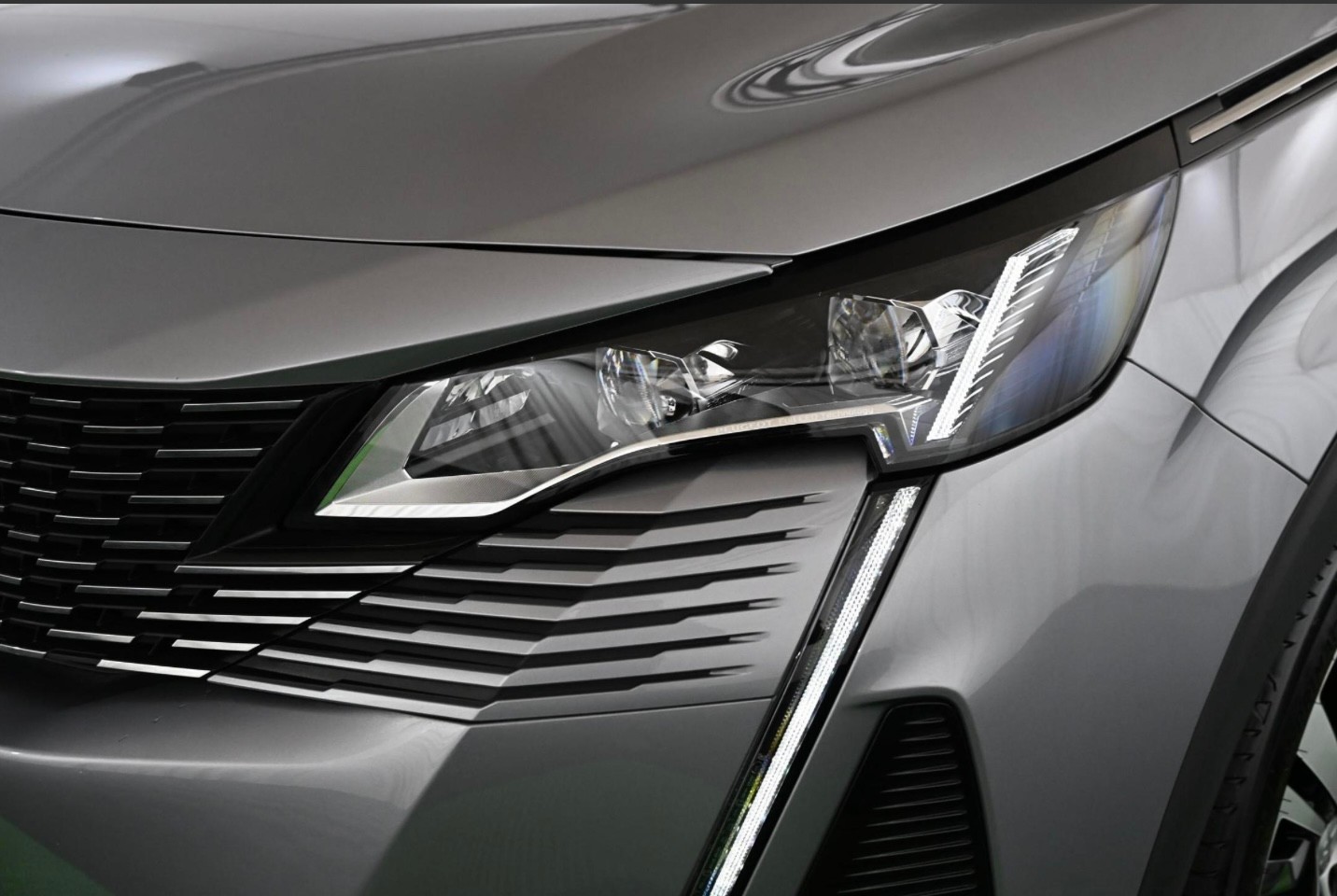 PEUGEOT 3008 300e Hybrid4 GT EAT8-image-7
