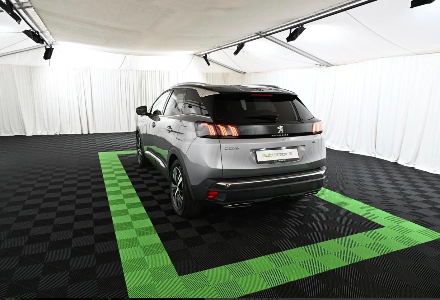PEUGEOT 3008 300e Hybrid4 GT EAT8-image-4