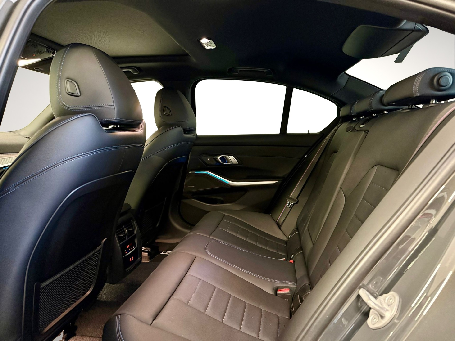 BMW M340d xDrive 48V Steptronic M Sport Pro-image-12