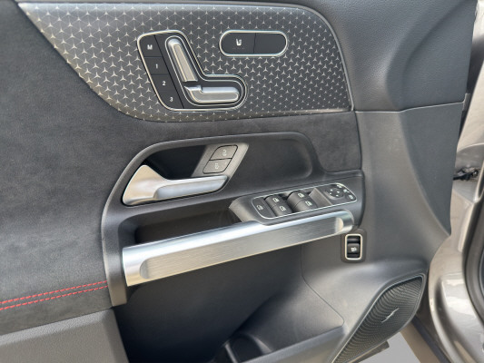 MERCEDES-BENZ GLB 250 4Matic 8G-Tronic-image-9