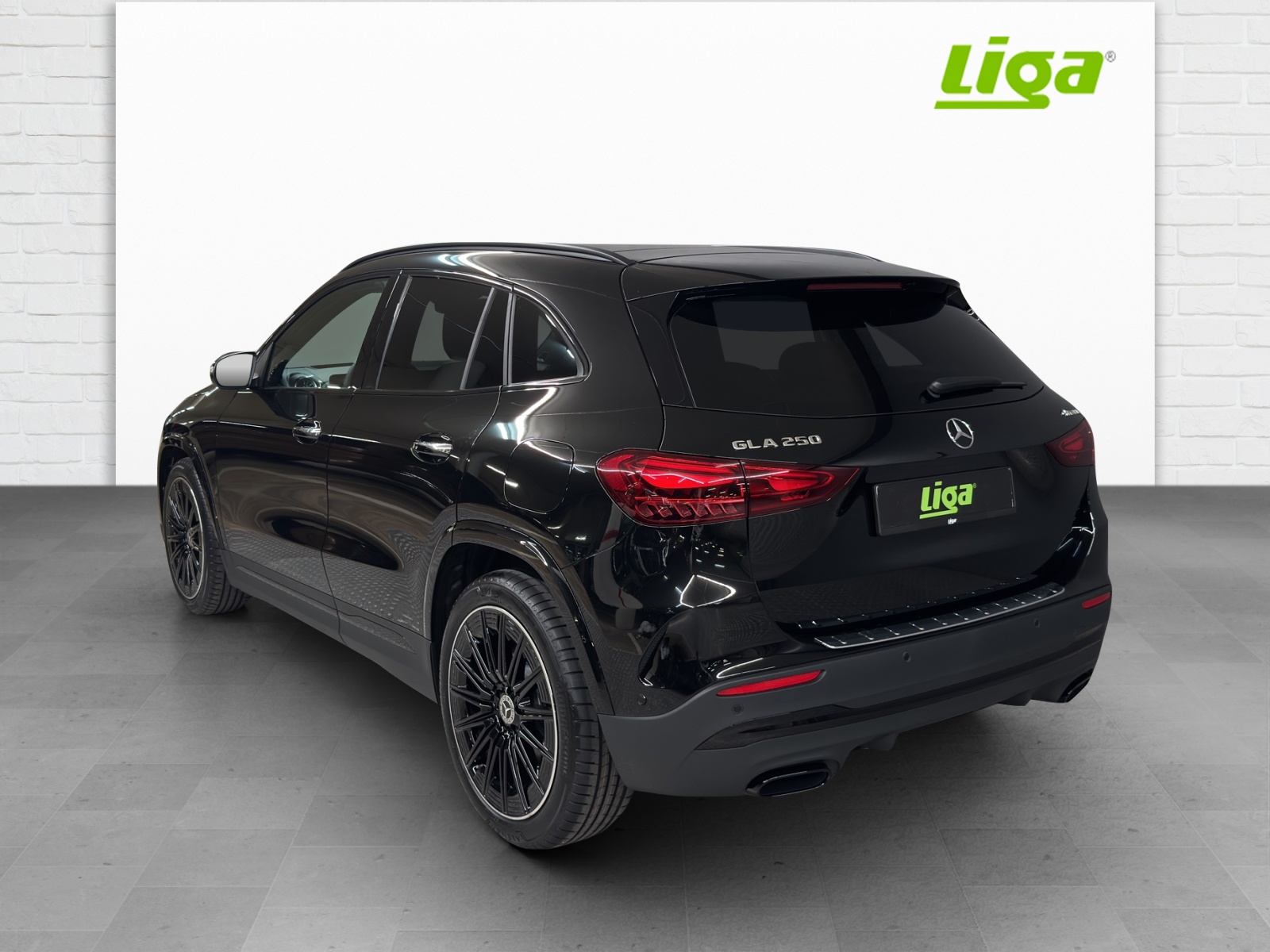 MERCEDES-BENZ GLA 250 AMG Line 4 Matic Swiss Star-image-3