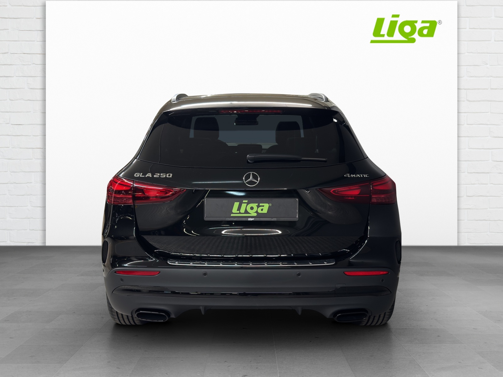 MERCEDES-BENZ GLA 250 AMG Line 4 Matic Swiss Star-image-4