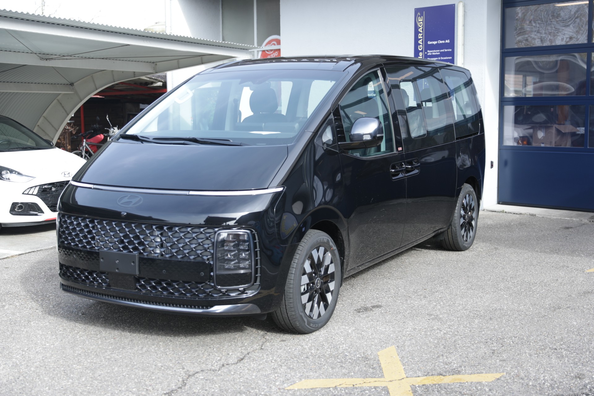 HYUNDAI Staria Premium 1.6 T-GDi HEV Vertex A