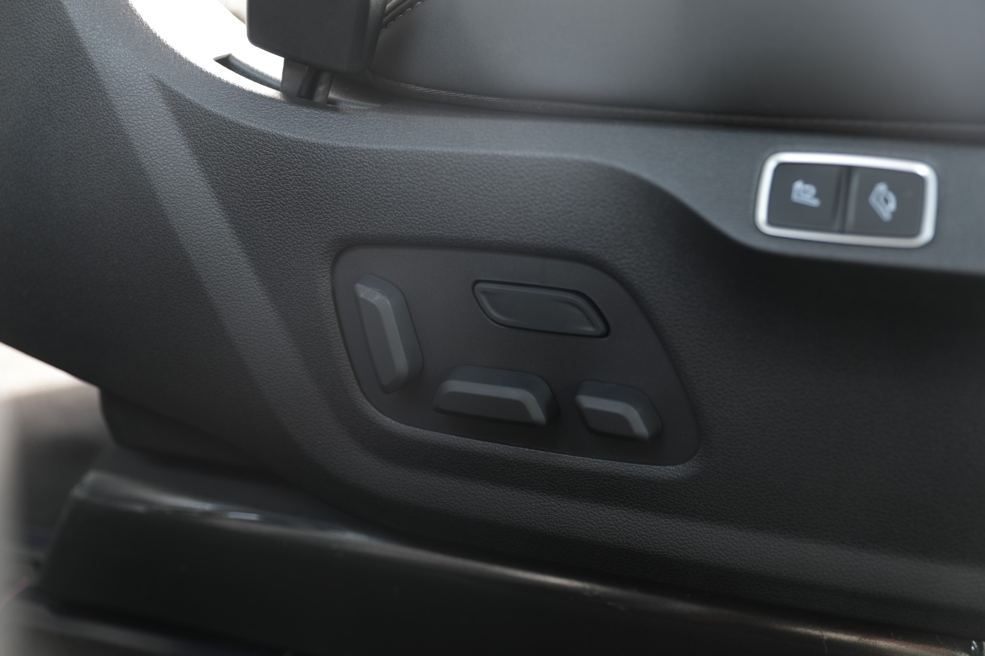HYUNDAI Staria Premium 1.6 T-GDi HEV Vertex A-image-19