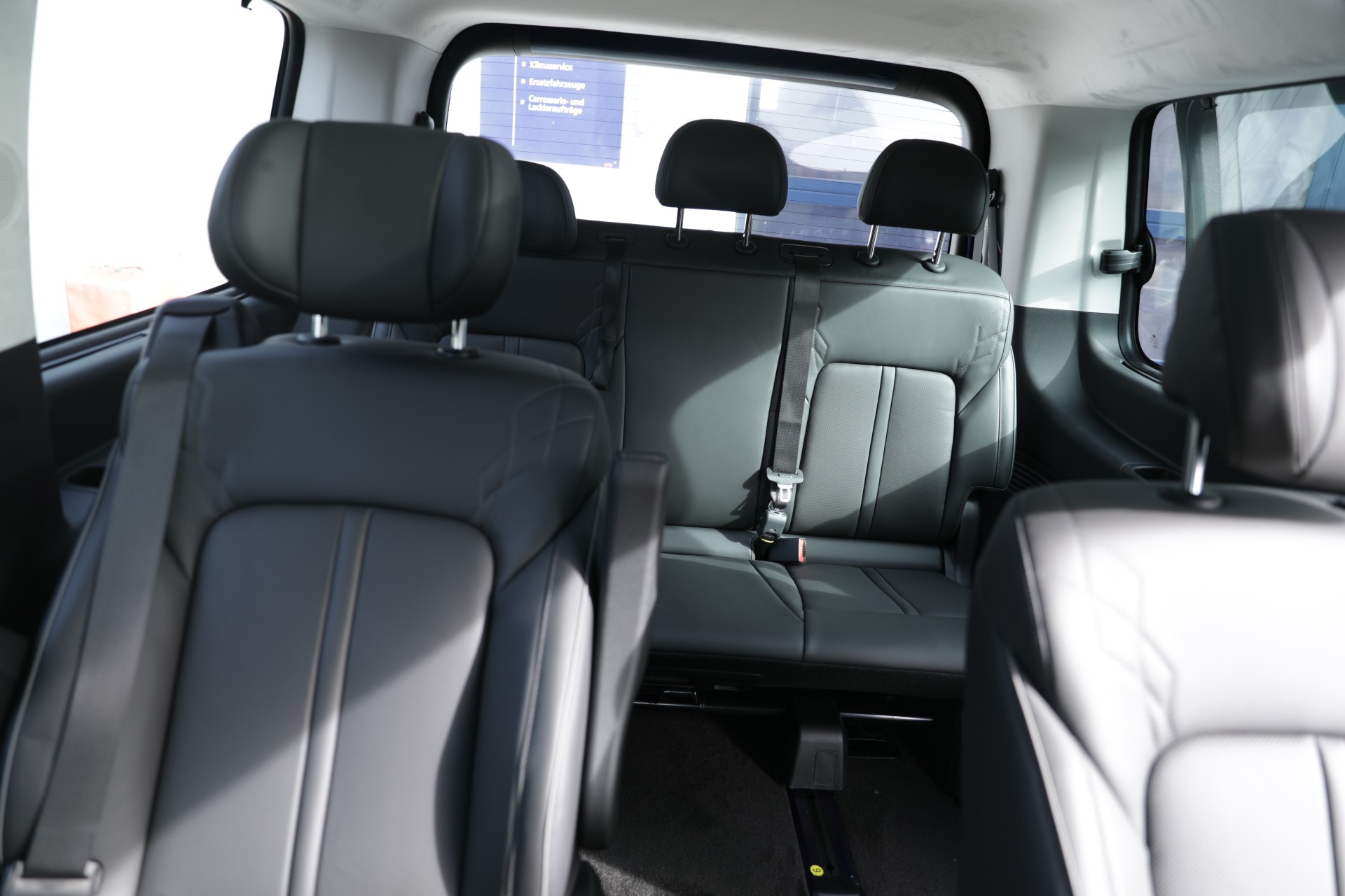 HYUNDAI Staria Premium 1.6 T-GDi HEV Vertex A-image-17
