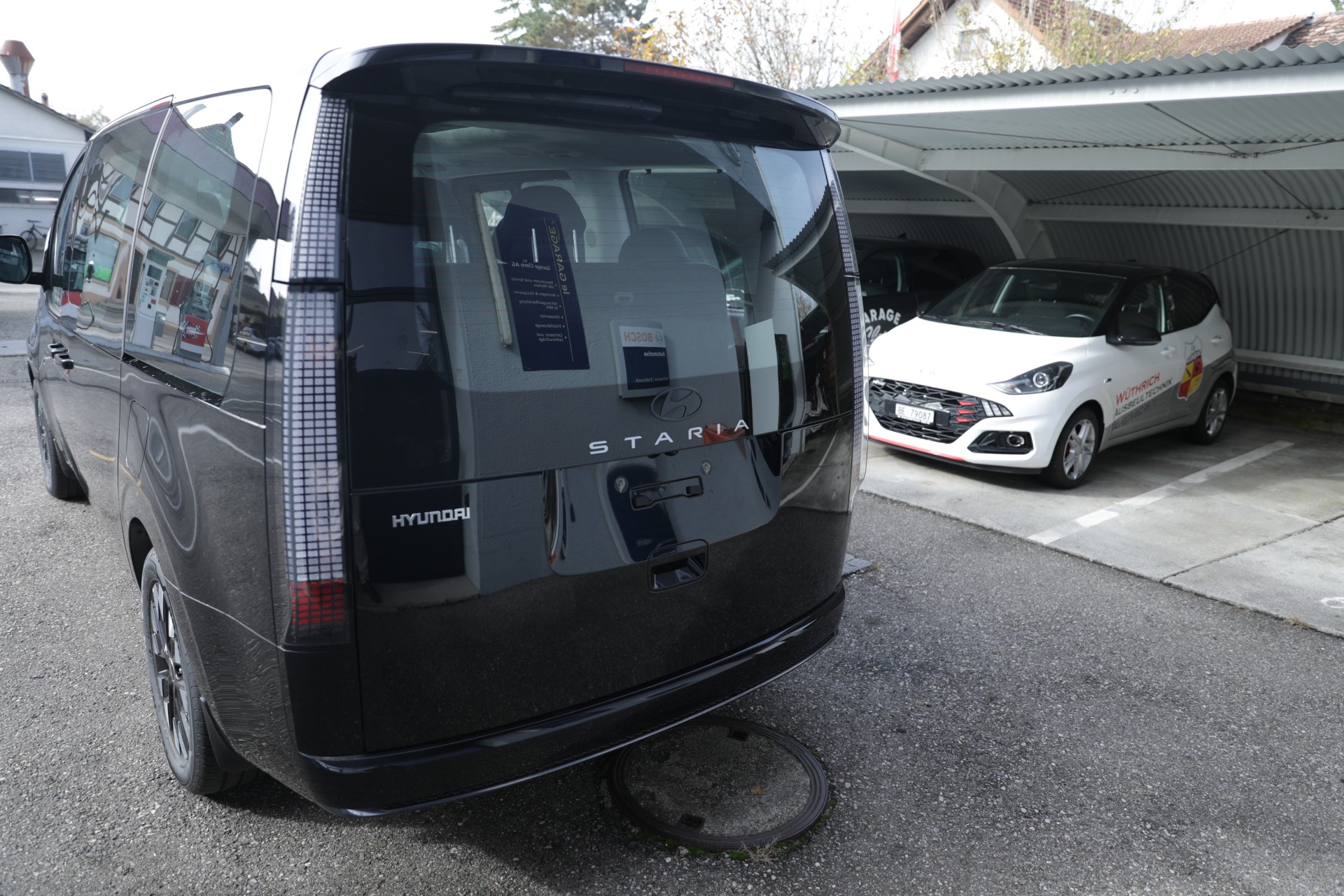 HYUNDAI Staria Premium 1.6 T-GDi HEV Vertex A-image-4