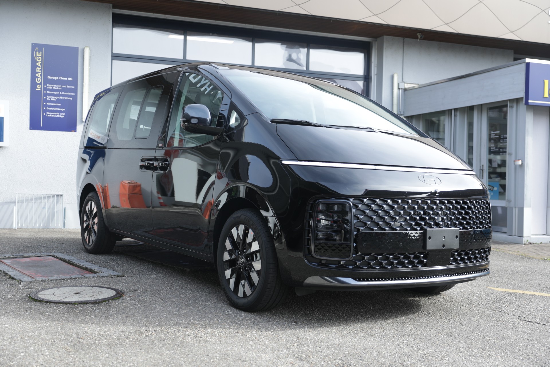 HYUNDAI Staria Premium 1.6 T-GDi HEV Vertex A-image-6