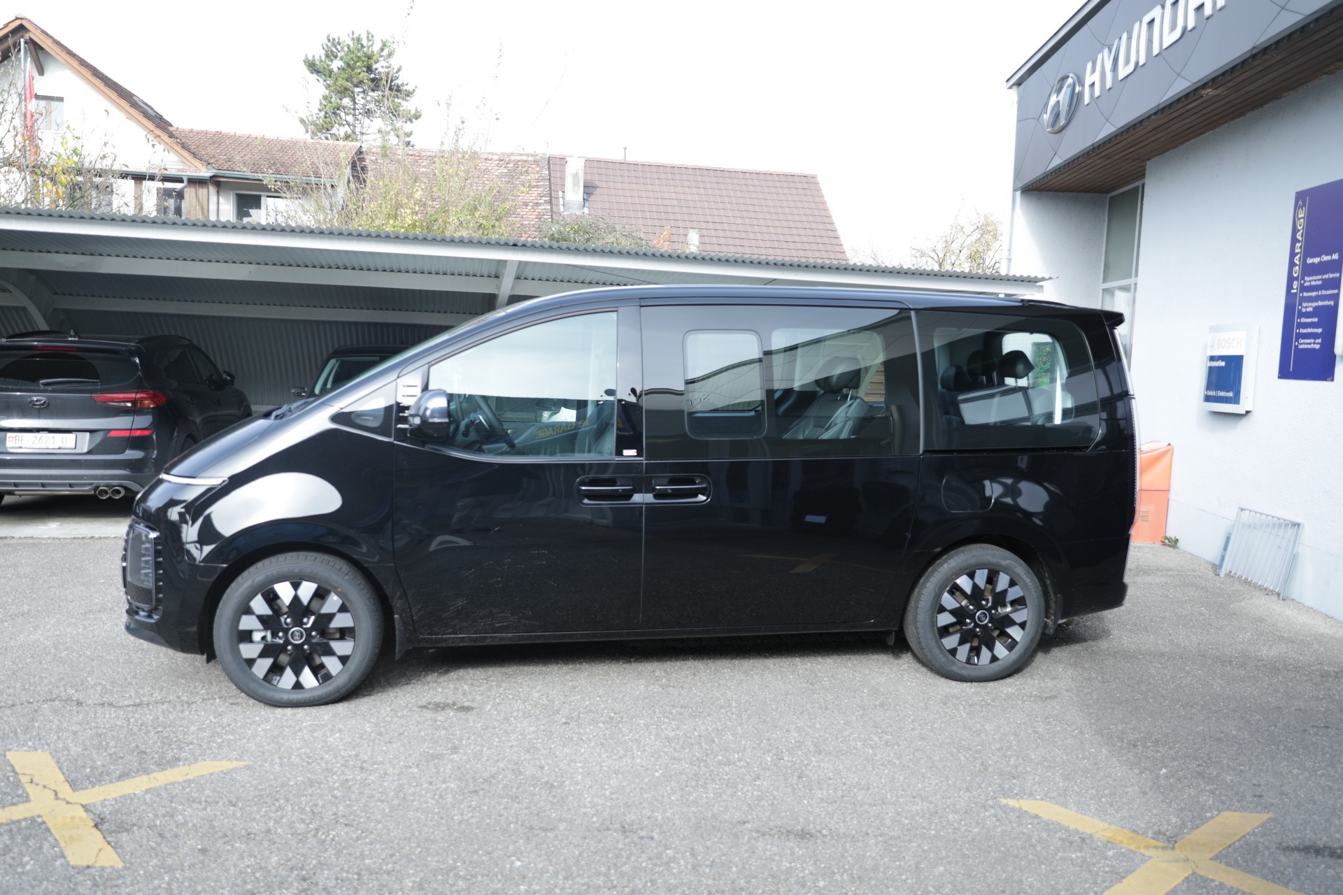 HYUNDAI Staria Premium 1.6 T-GDi HEV Vertex A-showroom-element-2