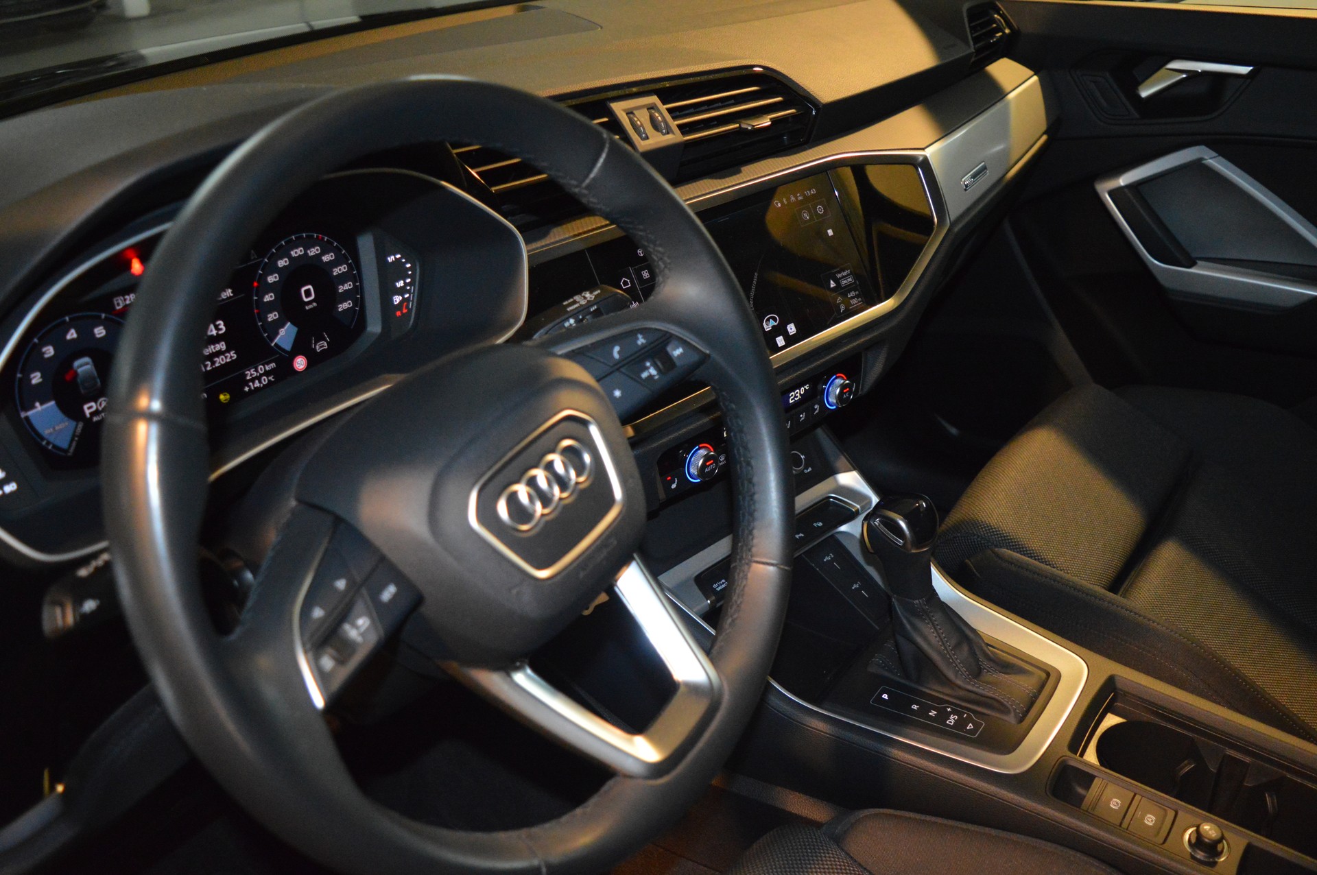 AUDI Q3 Sportback 35 TFSI Attraction S-tronic-image-24