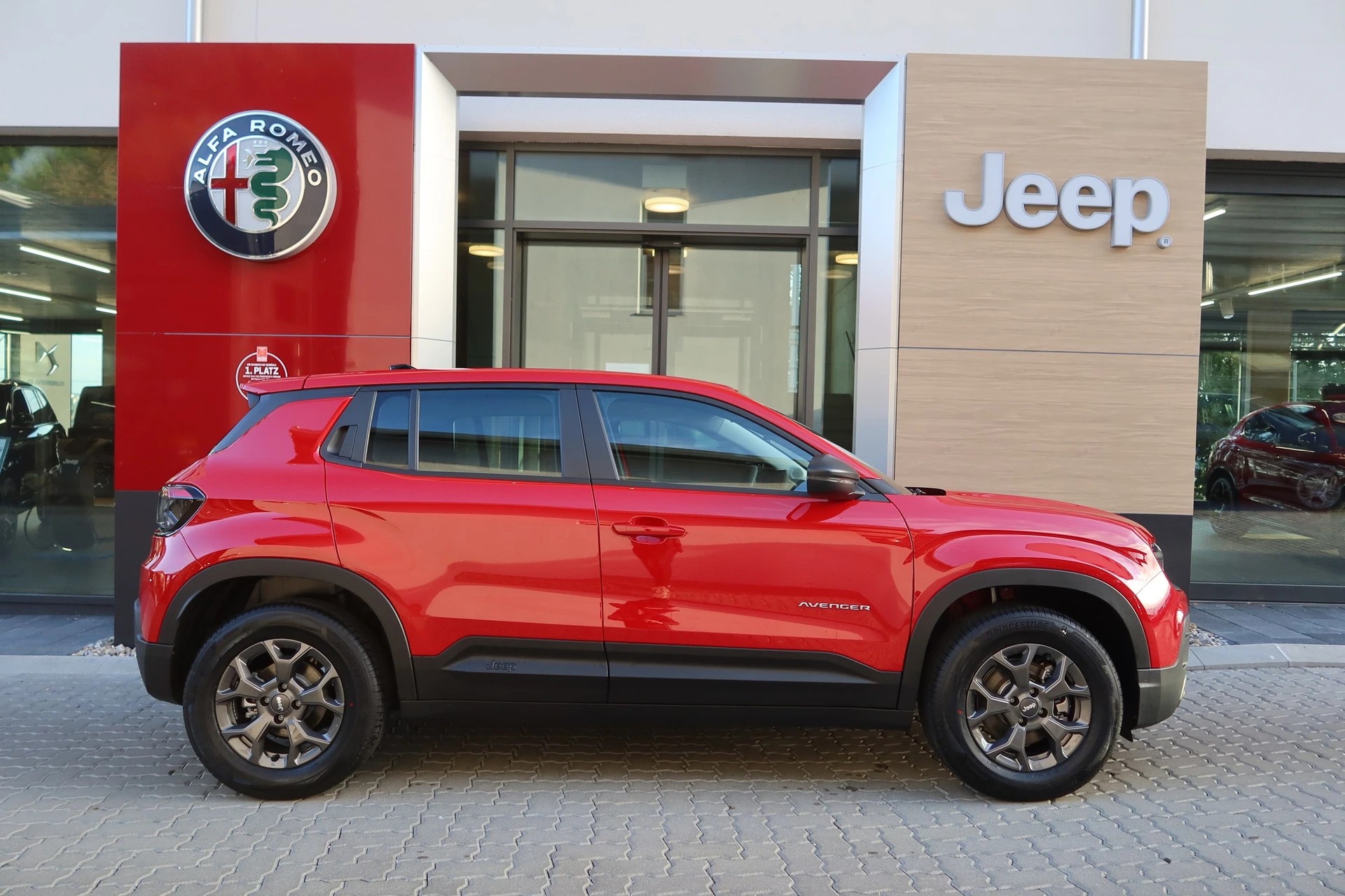 JEEP Avenger 54kWh Longitude-image-4