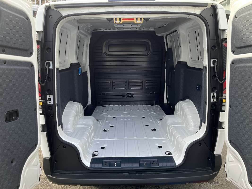 KIA PV5 Cargo 51.5 kWh Plus-image-5