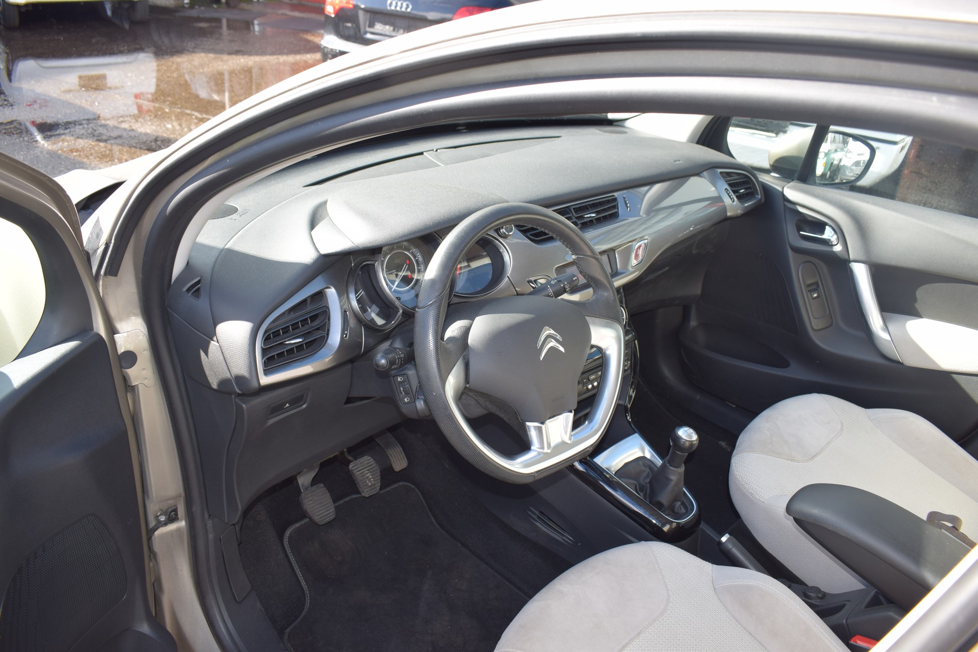 CITROEN C3 1.6i 16V Exclusive-image-6