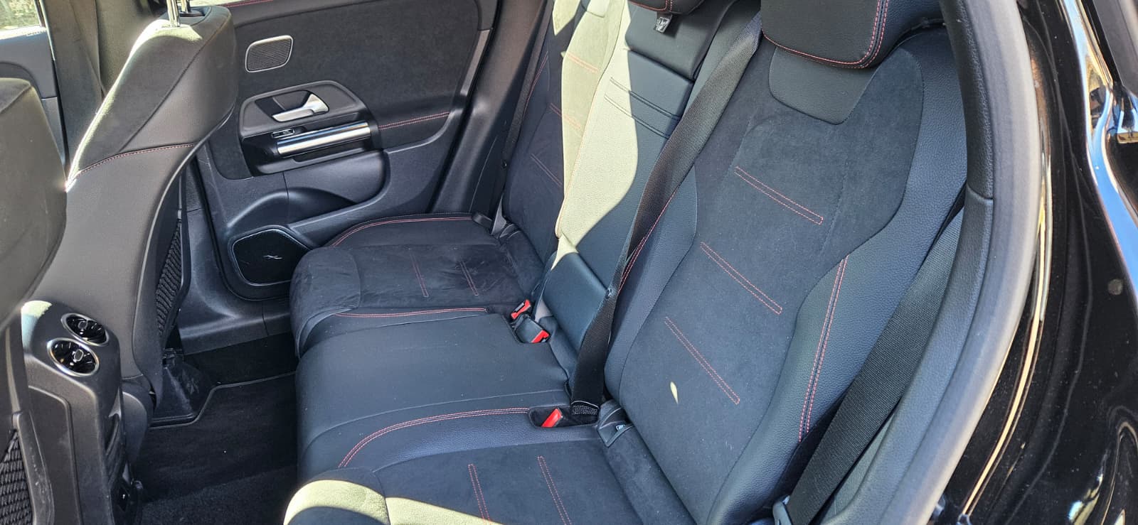 MERCEDES-BENZ GLA 250 4Matic AMG Line 8G-DCT-image-2