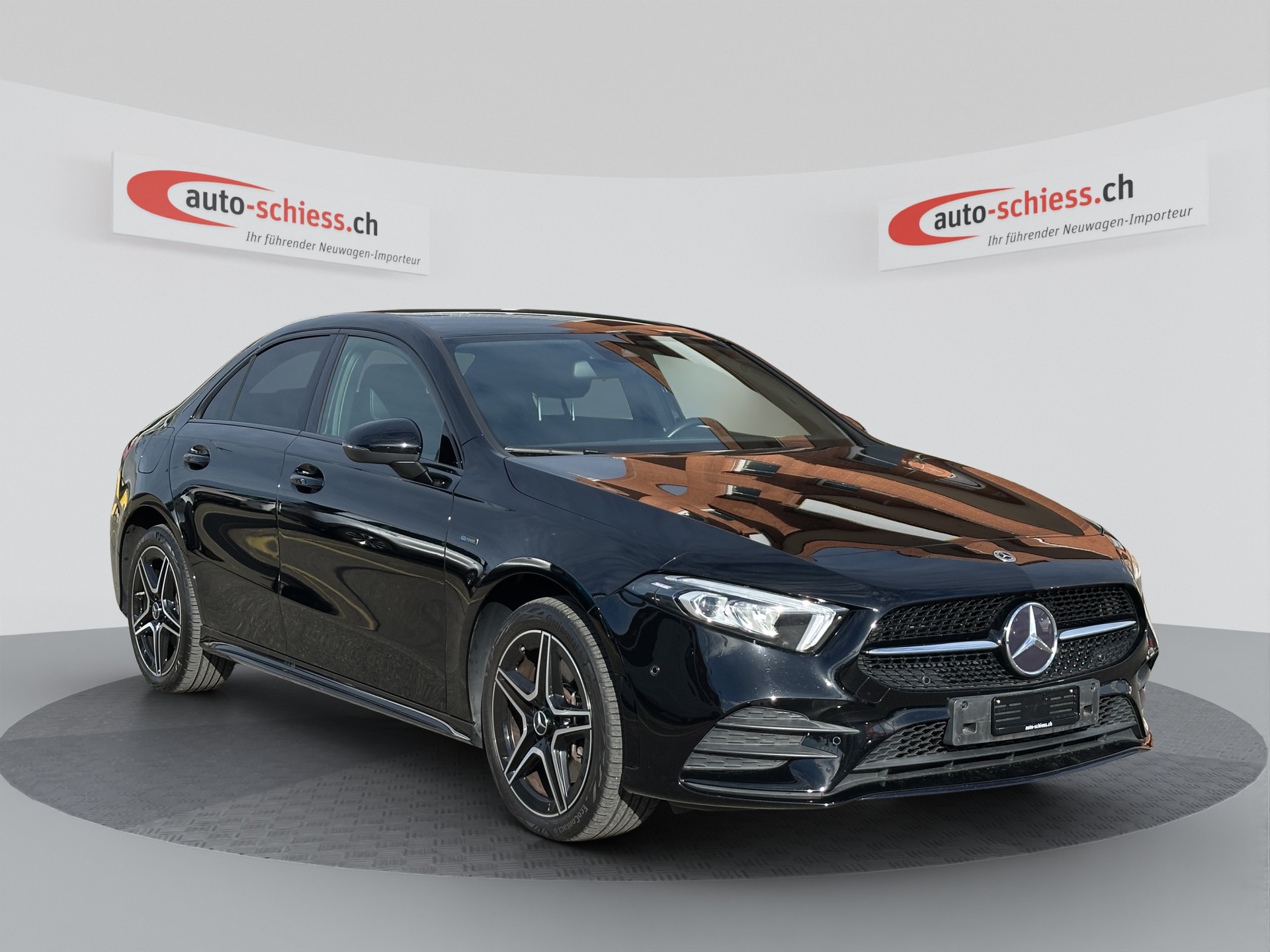 MERCEDES-BENZ A 250e AMG Night 8G-DCT-image-0