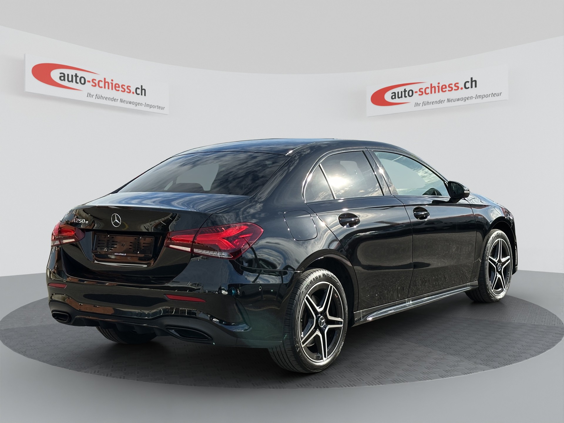 MERCEDES-BENZ A 250e AMG Night 8G-DCT-image-4