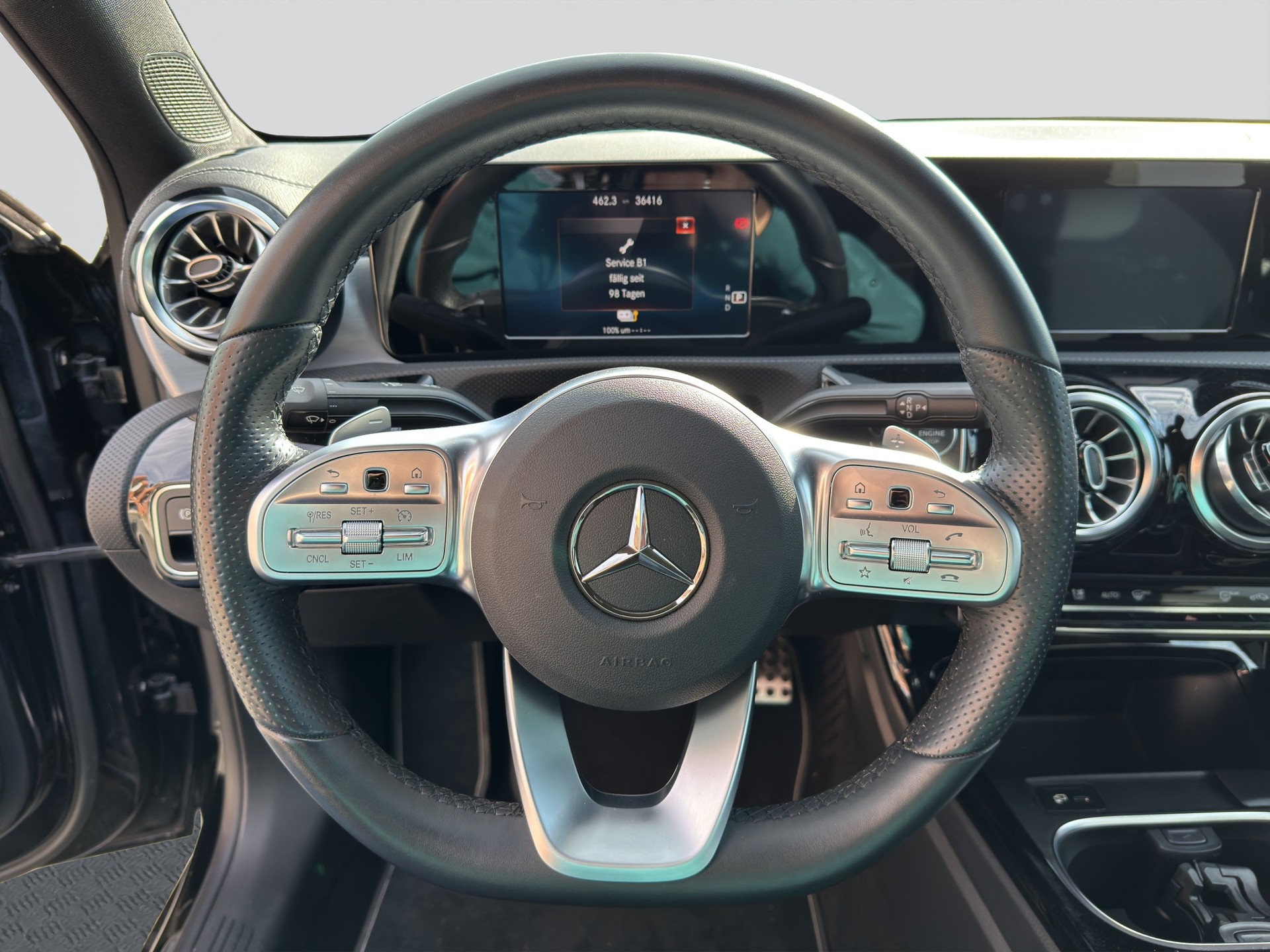 MERCEDES-BENZ A 250e AMG Night 8G-DCT-image-9