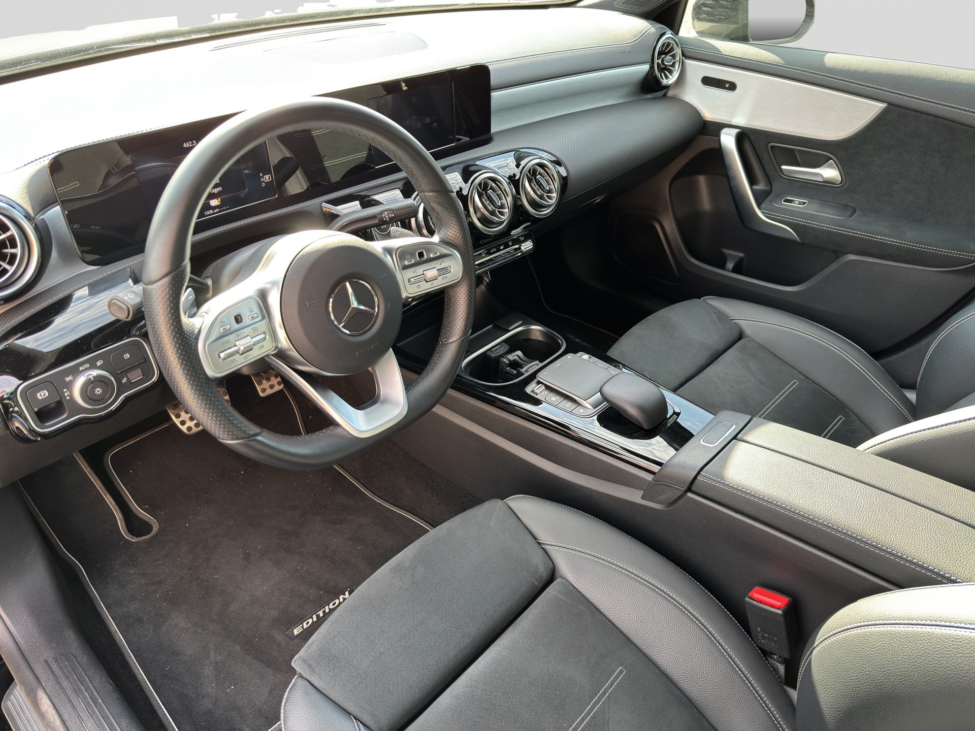 MERCEDES-BENZ A 250e AMG Night 8G-DCT-image-6