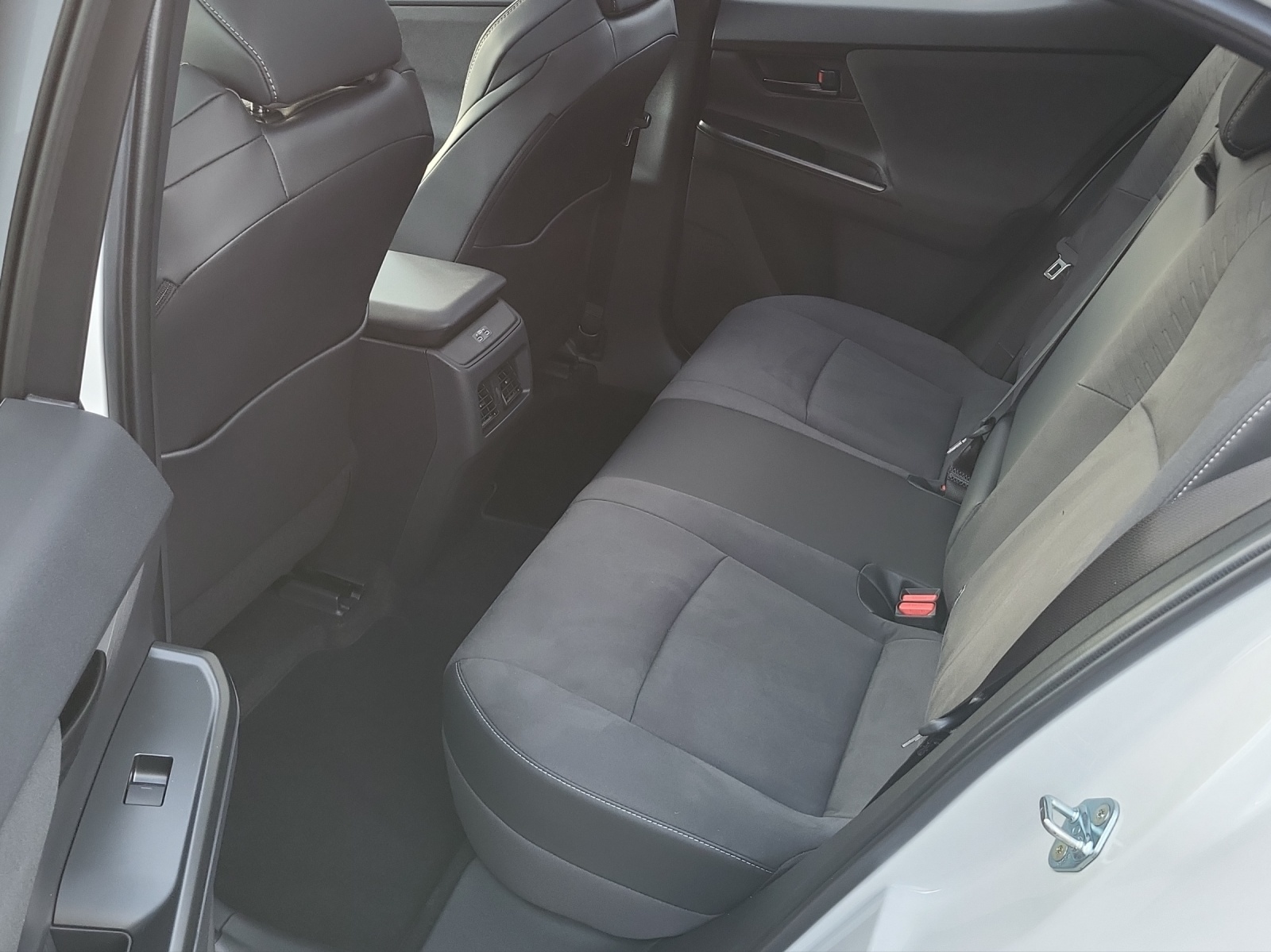 TOYOTA C-HR+ Premium AWD-image-14