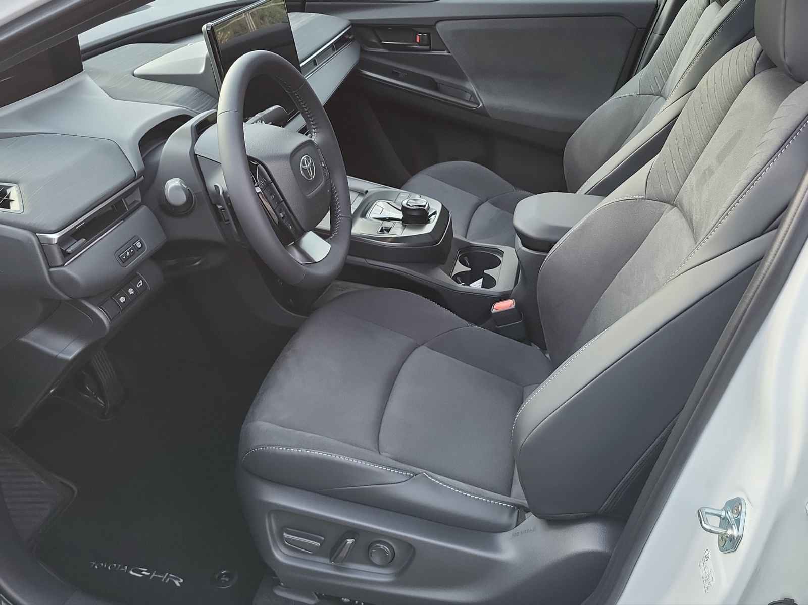 TOYOTA C-HR+ Premium AWD-image-12