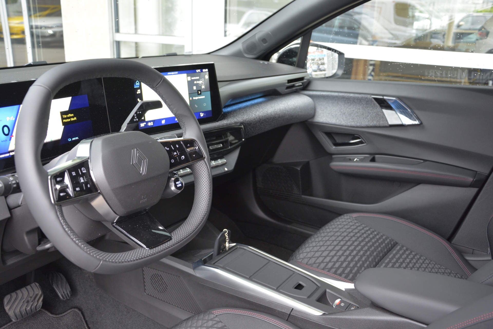RENAULT CLIO techno full hybrid E-Tech 160-image-4