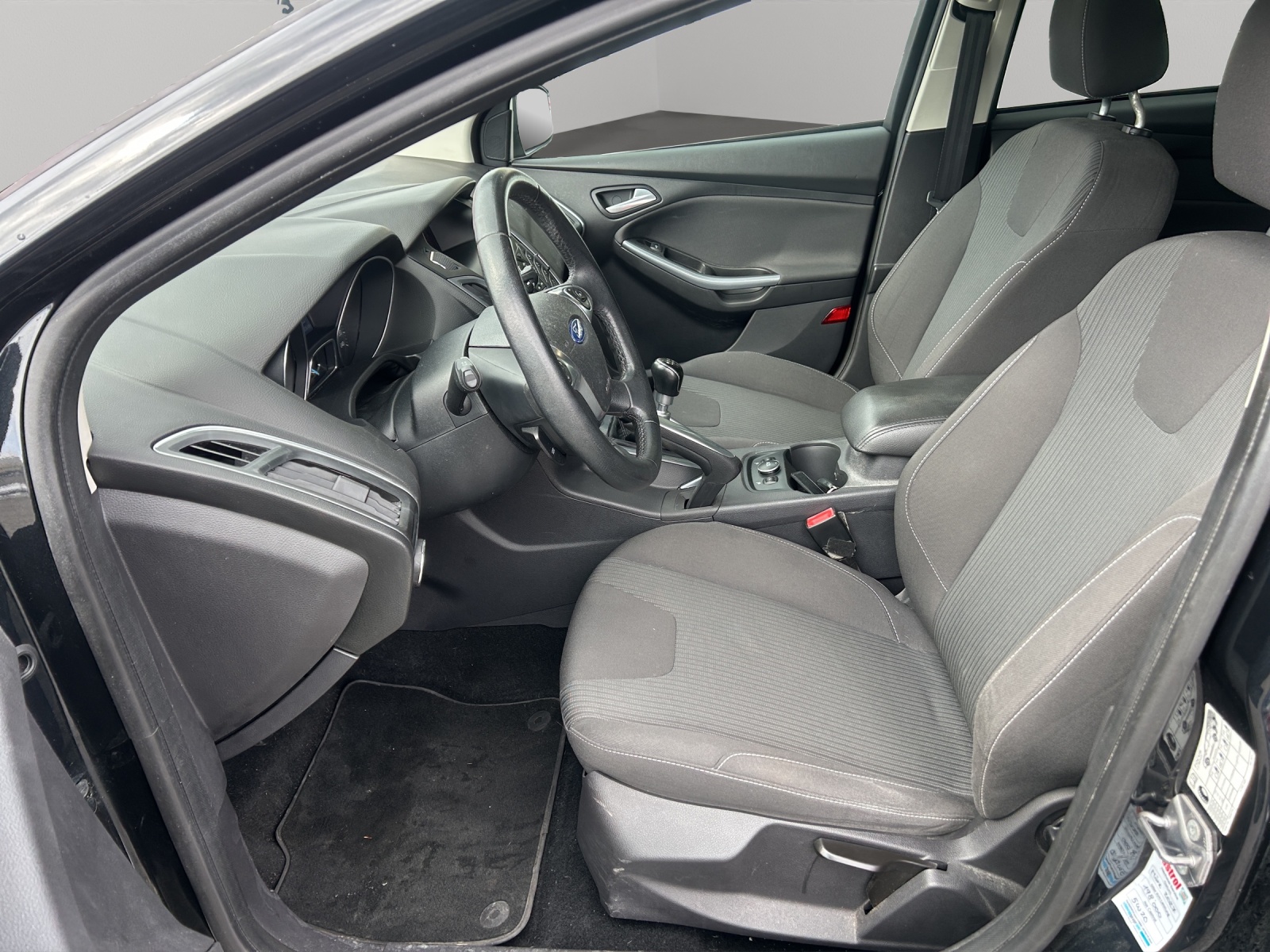 FORD Focus 1.0 SCTi Titanium-image-12