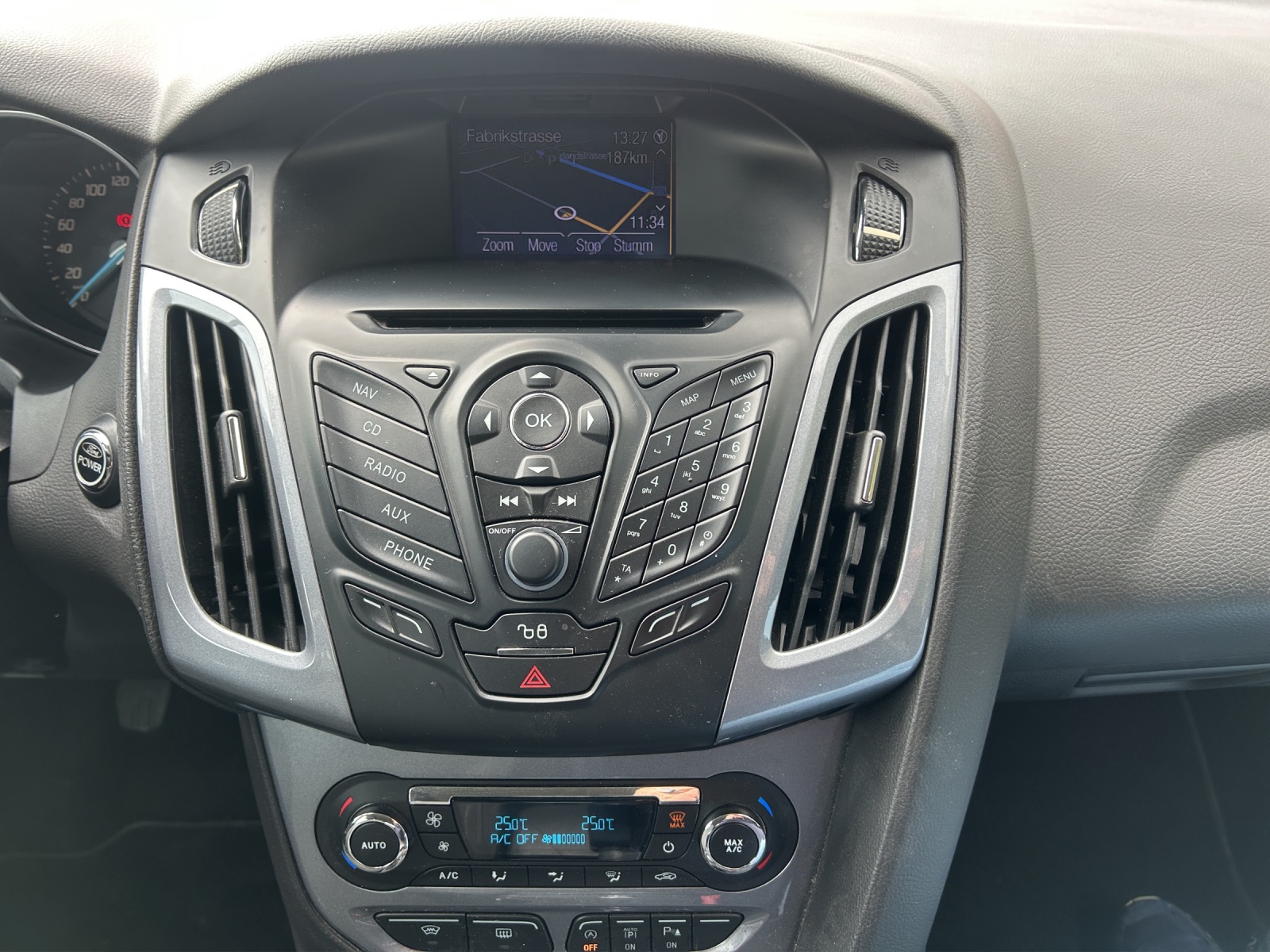 FORD Focus 1.0 SCTi Titanium-image-14
