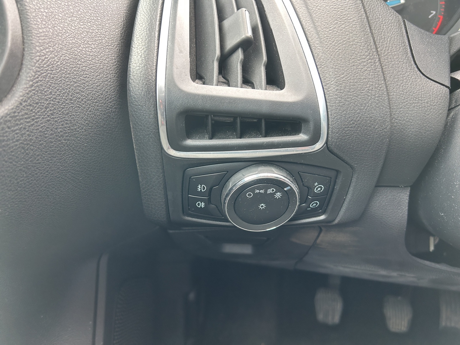 FORD Focus 1.0 SCTi Titanium-image-17