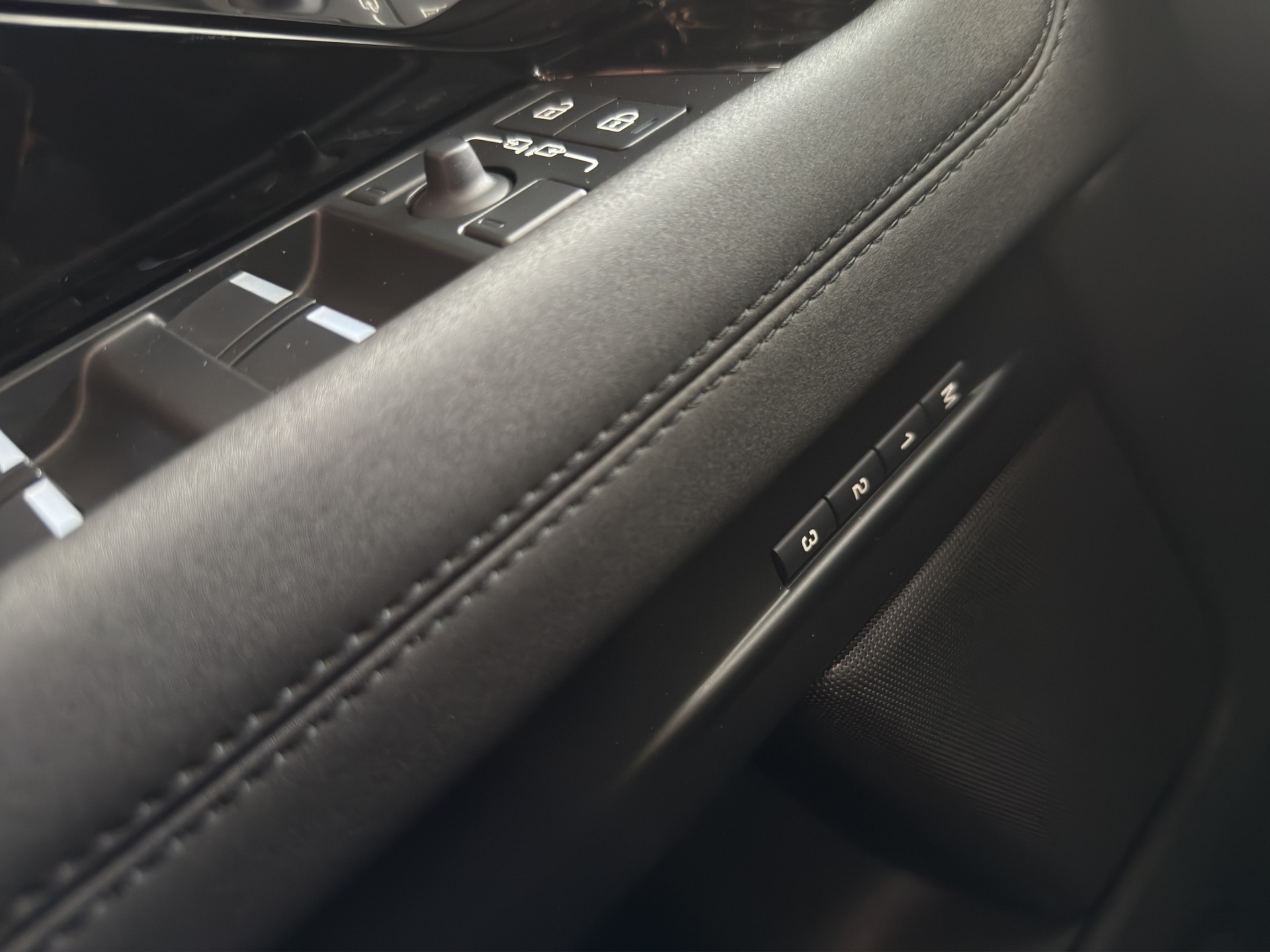 LAND ROVER Range Rover Evoque P 200 MHEV SE AT9-image-13