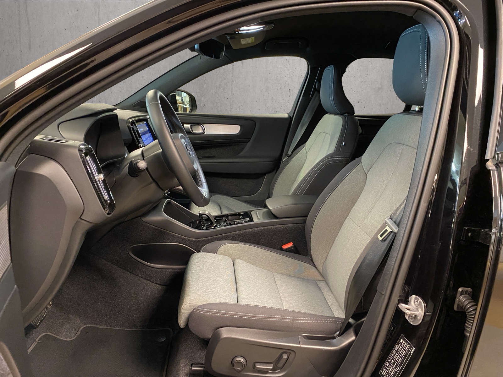VOLVO XC40 B4 Benzin Mild Hybrid Plus Dark DCT-image-7