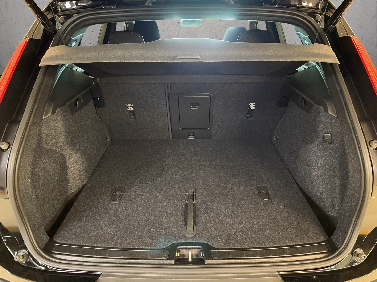 VOLVO XC40 B4 Benzin Mild Hybrid Plus Dark DCT-image-13