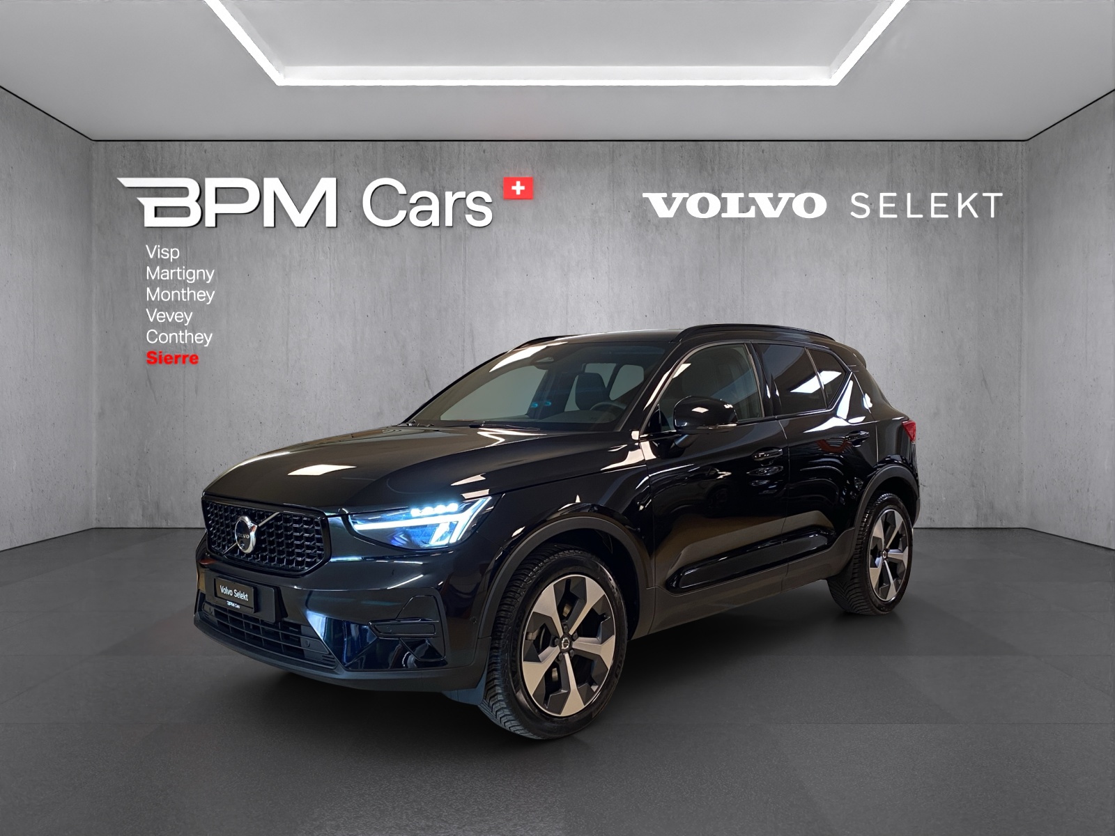 VOLVO XC40 B4 Benzin Mild Hybrid Plus Dark DCT-image-0