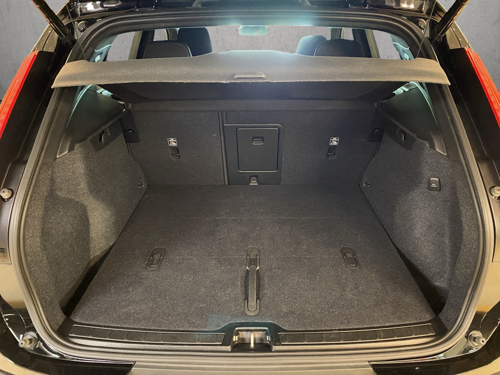 VOLVO XC40 B4 Benzin Mild Hybrid Plus Dark DCT-image-13