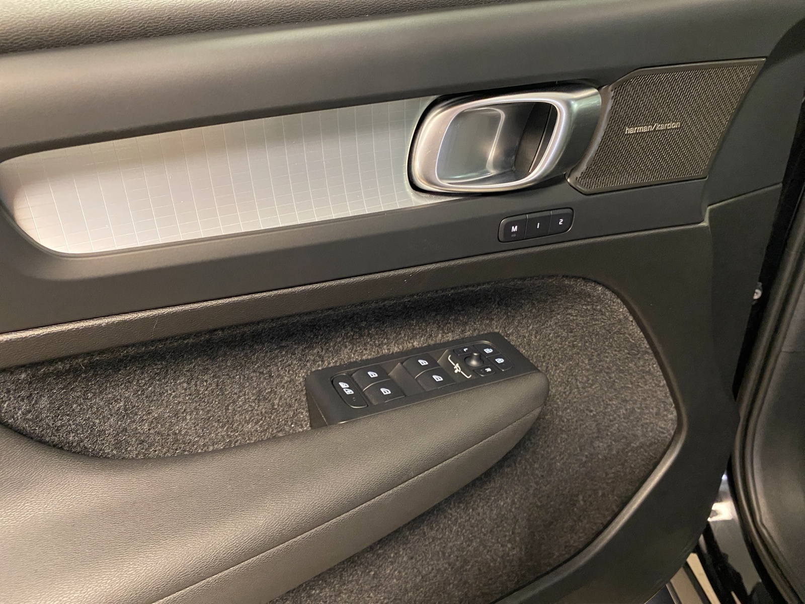 VOLVO XC40 B4 Benzin Mild Hybrid Plus Dark DCT-image-8