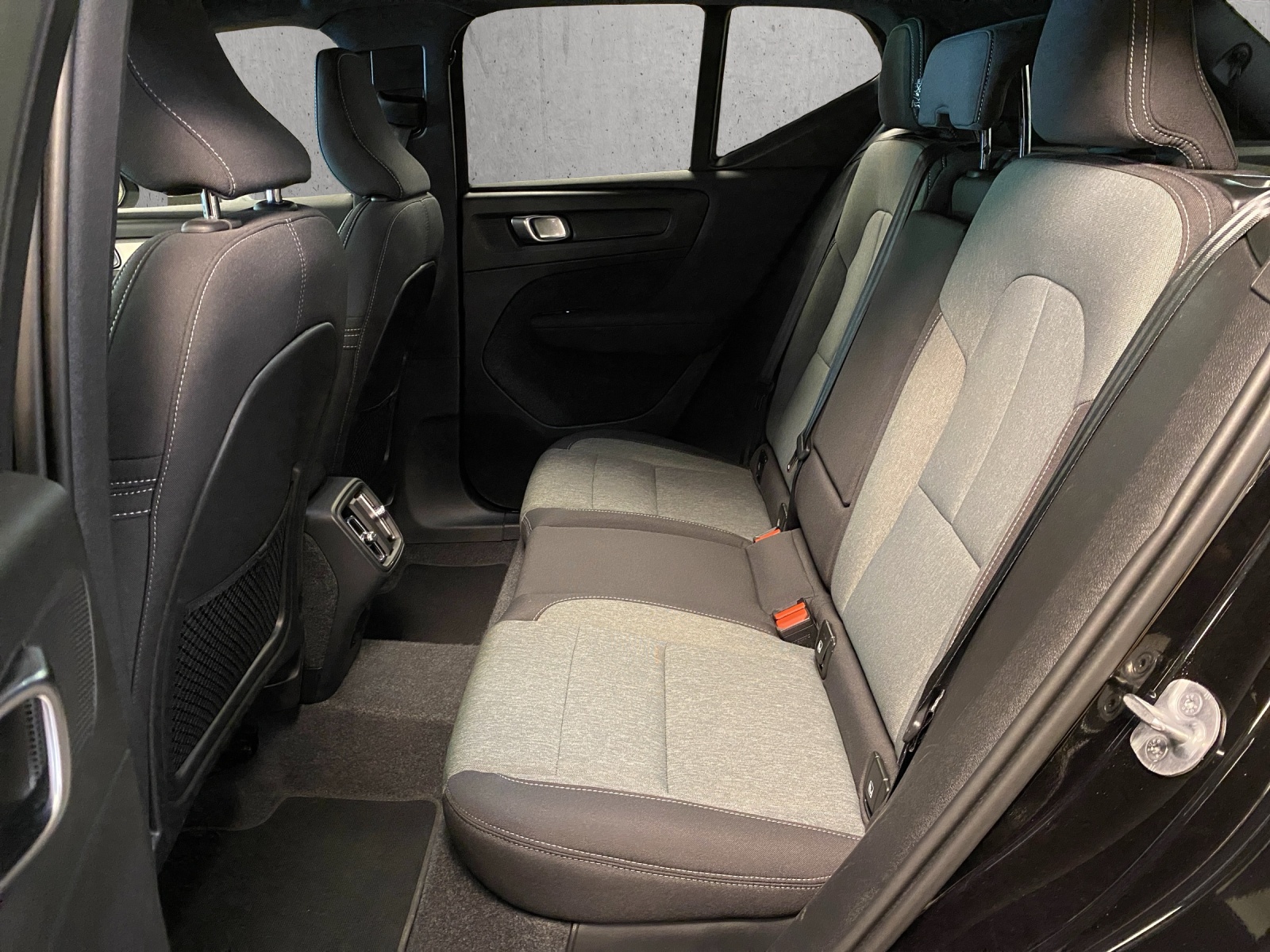 VOLVO XC40 B4 Benzin Mild Hybrid Plus Dark DCT-image-12