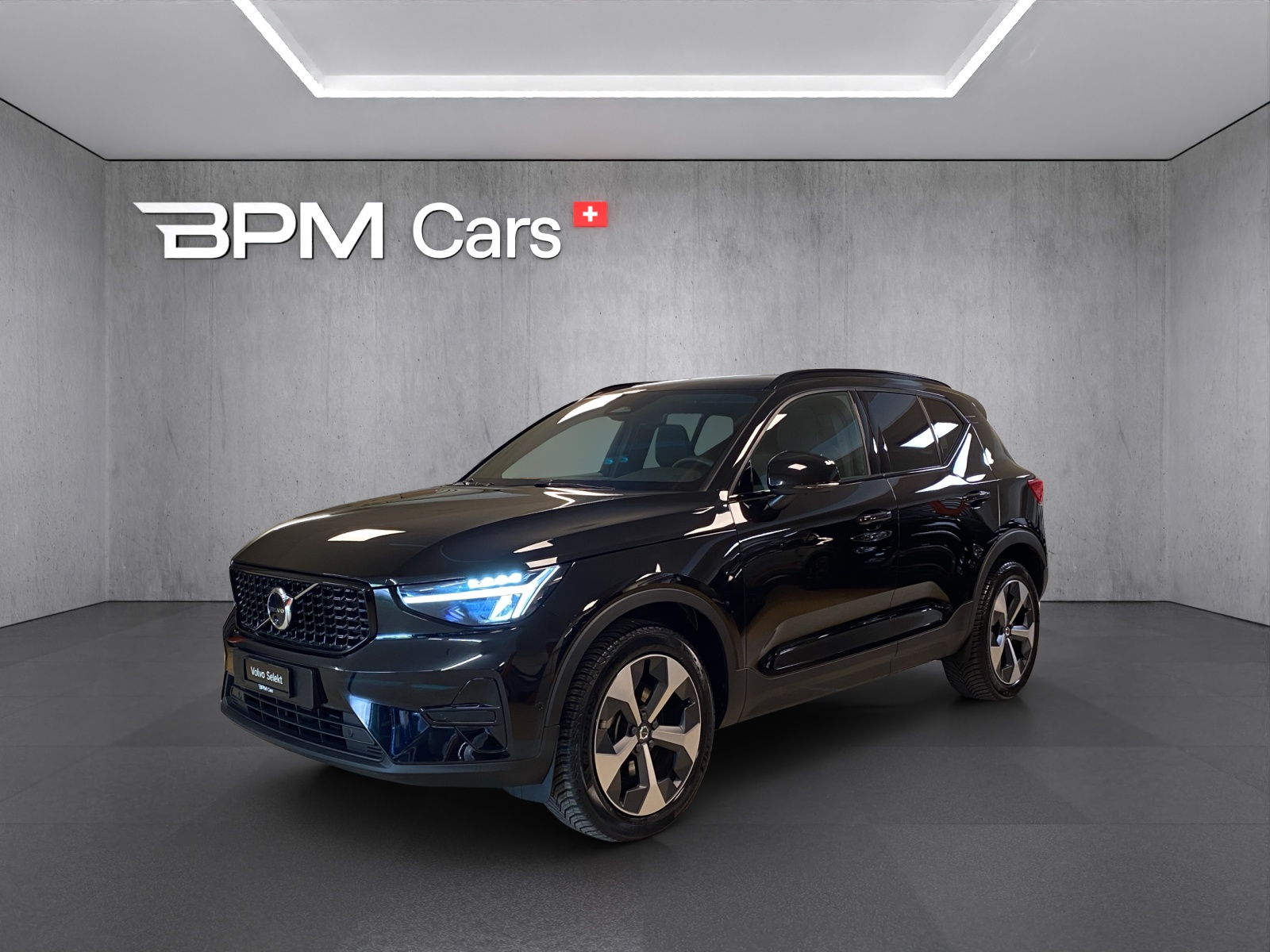 VOLVO XC40 B4 Benzin Mild Hybrid Plus Dark DCT-image-0