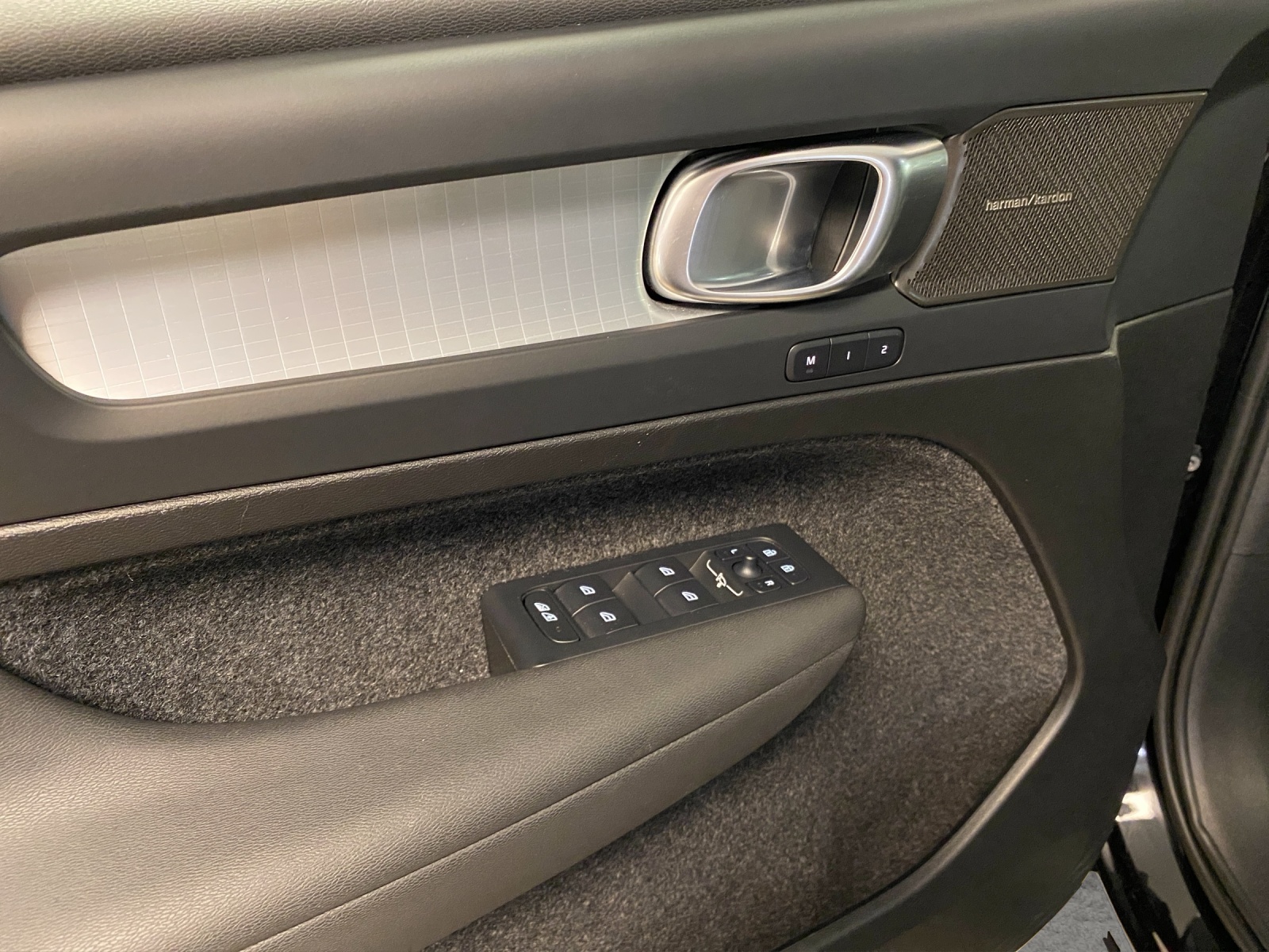 VOLVO XC40 B4 Benzin Mild Hybrid Plus Dark DCT-image-8
