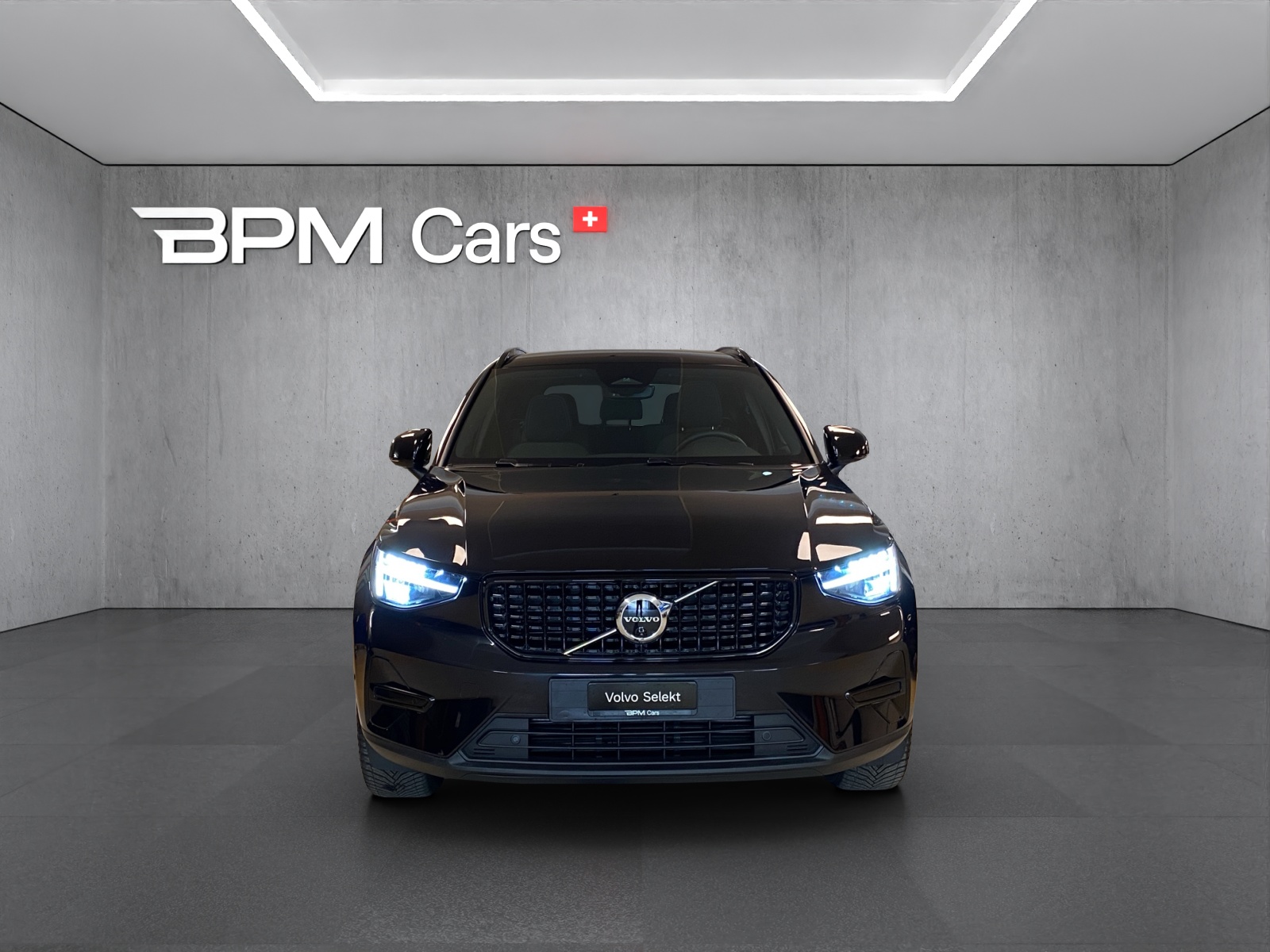 VOLVO XC40 B4 Benzin Mild Hybrid Plus Dark DCT-image-2