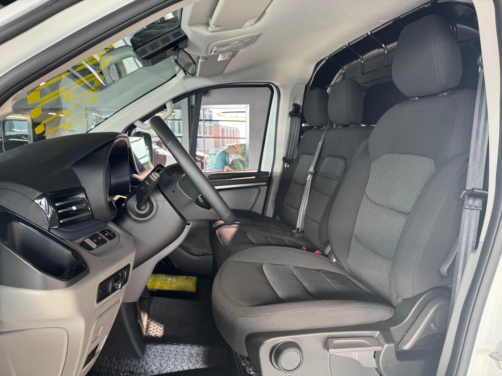 MAXUS eDeliver 7 L1 77kWh-image-10