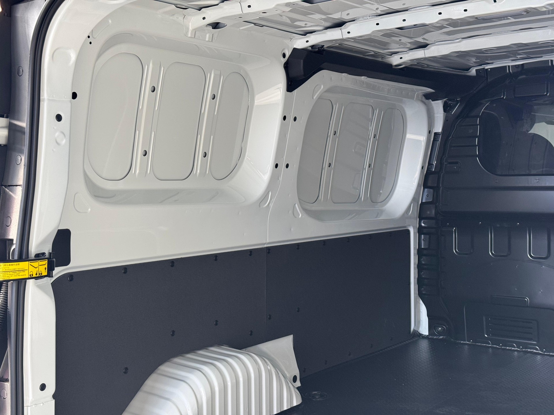 MAXUS eDeliver 7 L1 77kWh-image-8