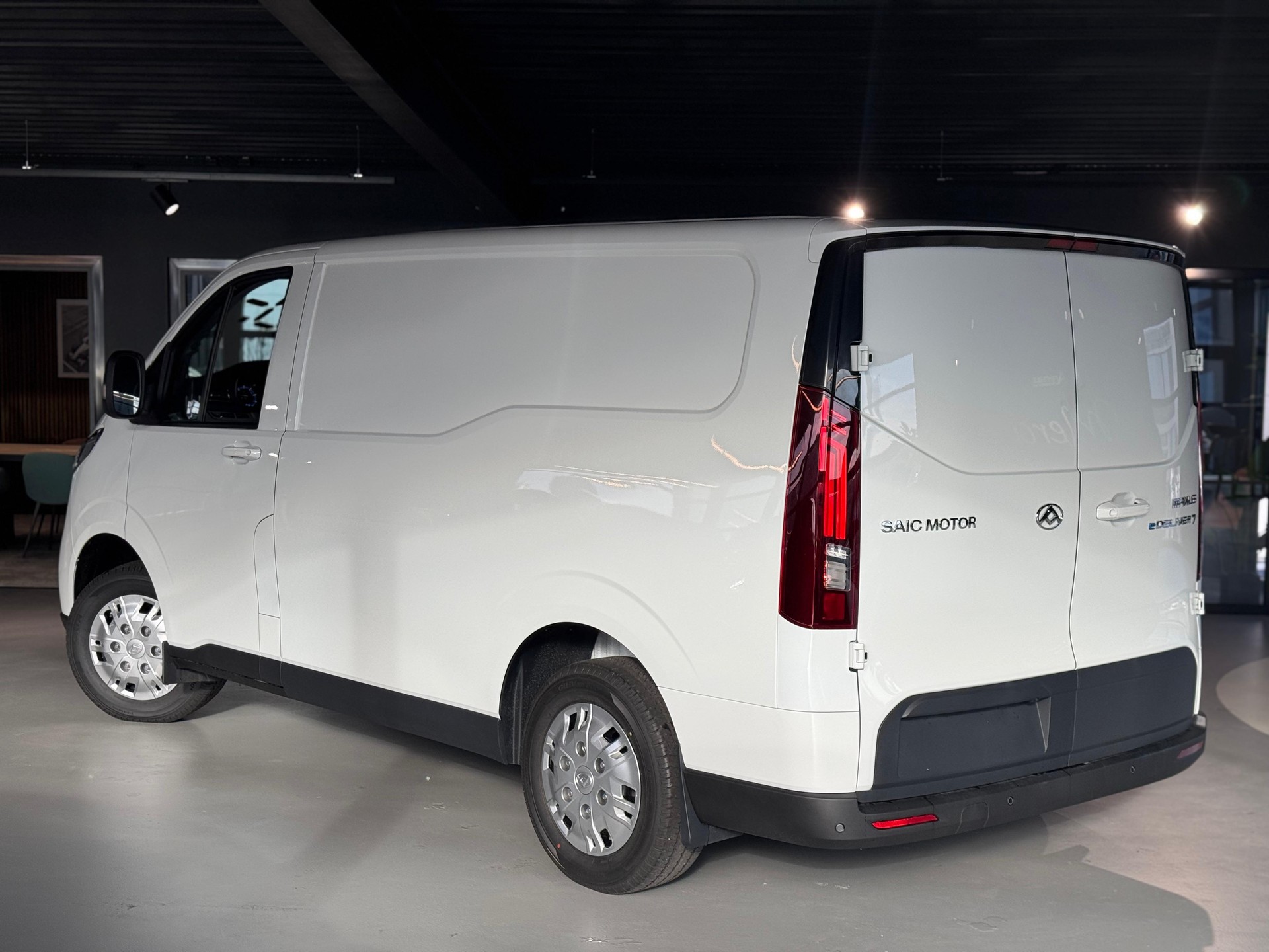MAXUS eDeliver 7 L1 77kWh-image-2