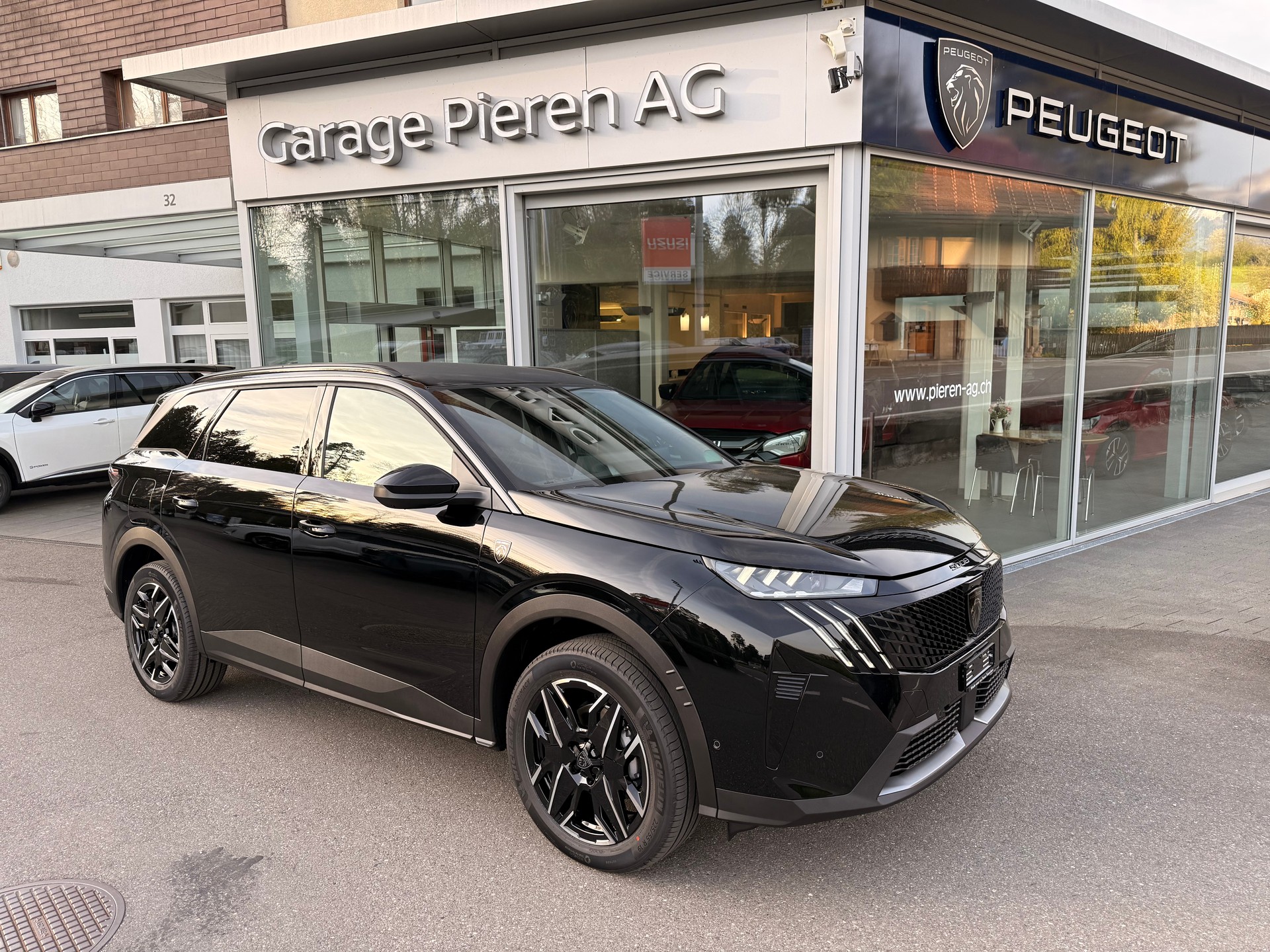PEUGEOT 5008 GT 145 Hybrid e-DCS6-image-0