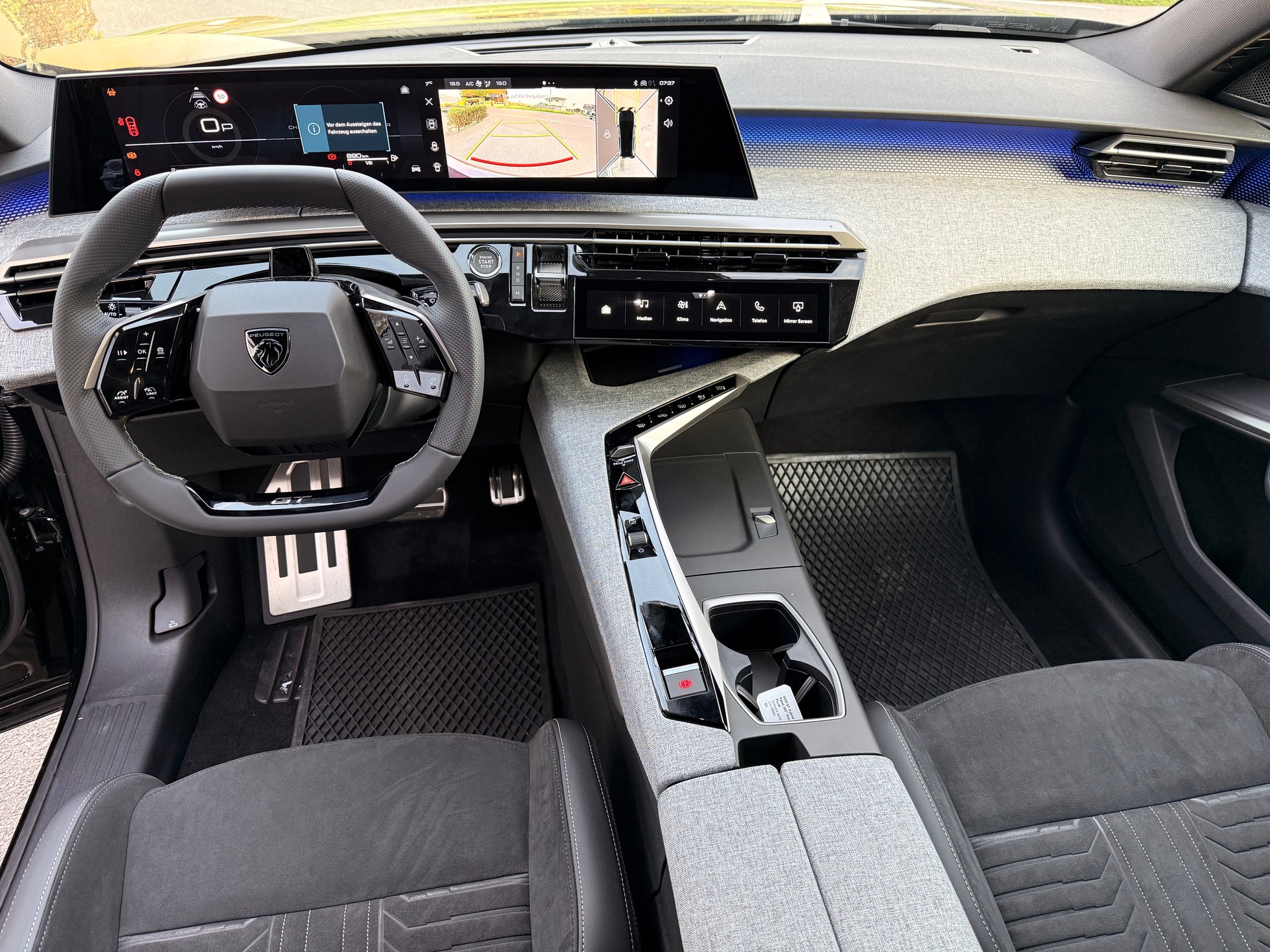 PEUGEOT 5008 GT 145 Hybrid e-DCS6-image-7