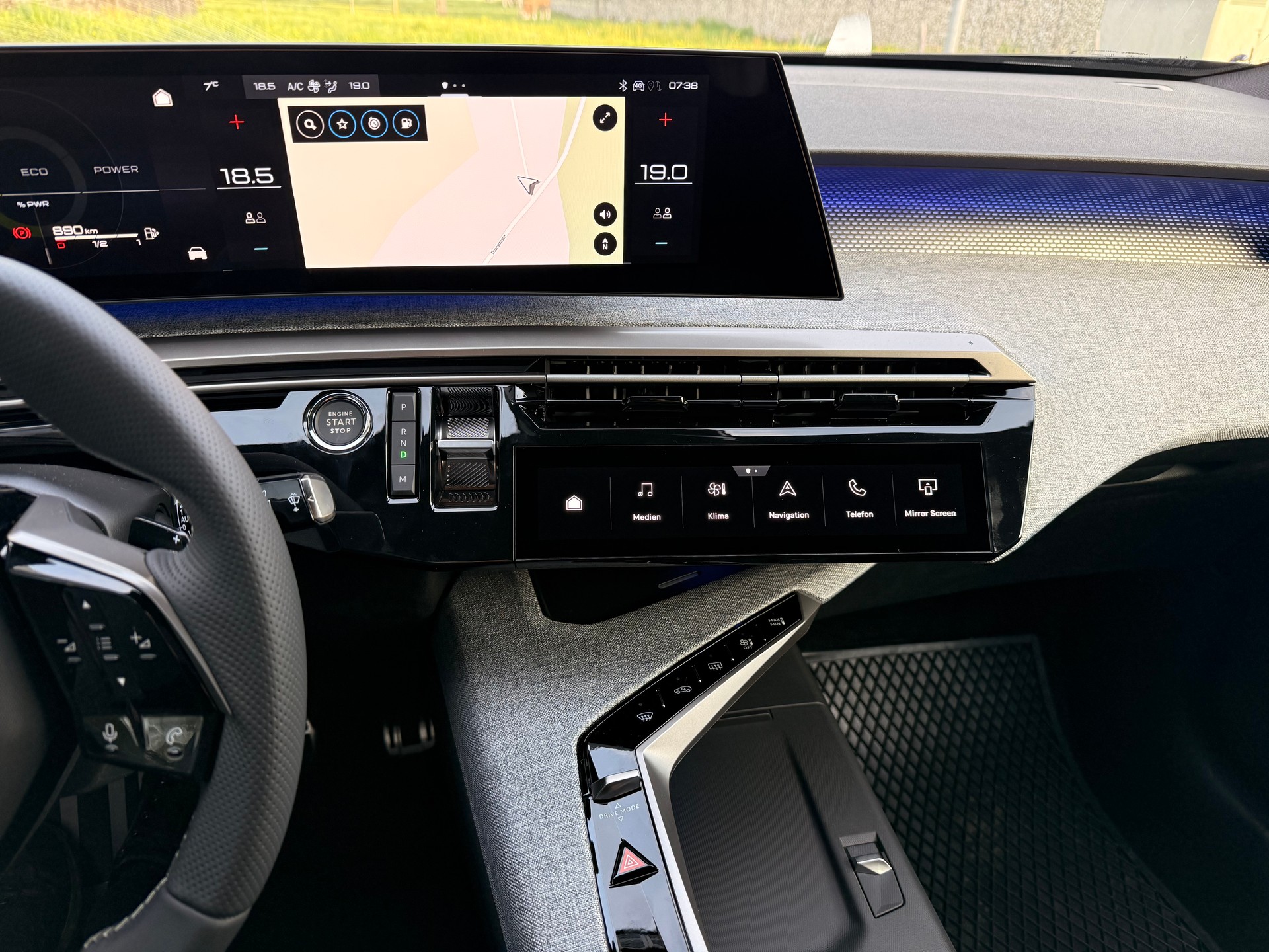 PEUGEOT 5008 GT 145 Hybrid e-DCS6-image-9