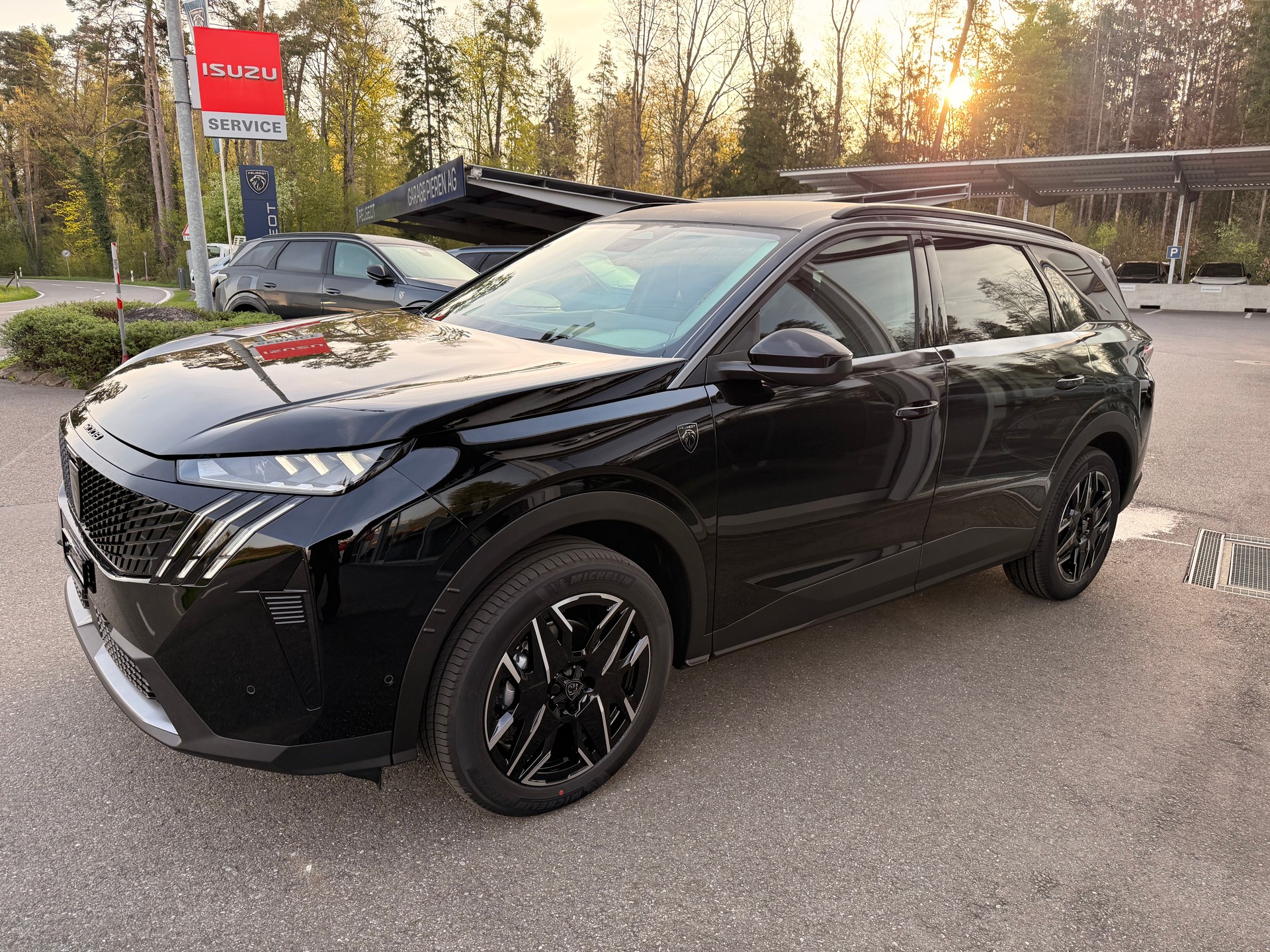 PEUGEOT 5008 GT 145 Hybrid e-DCS6-image-1