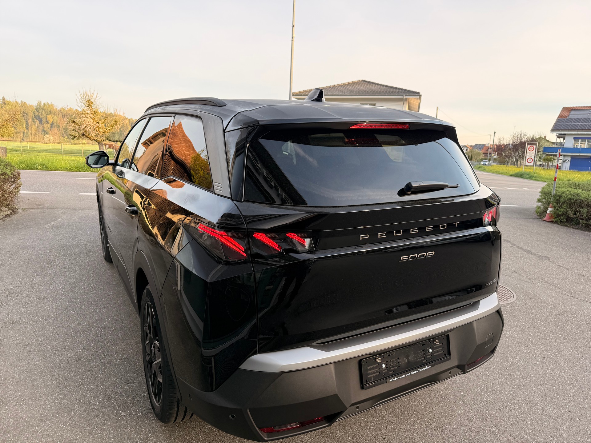 PEUGEOT 5008 GT 145 Hybrid e-DCS6-image-2