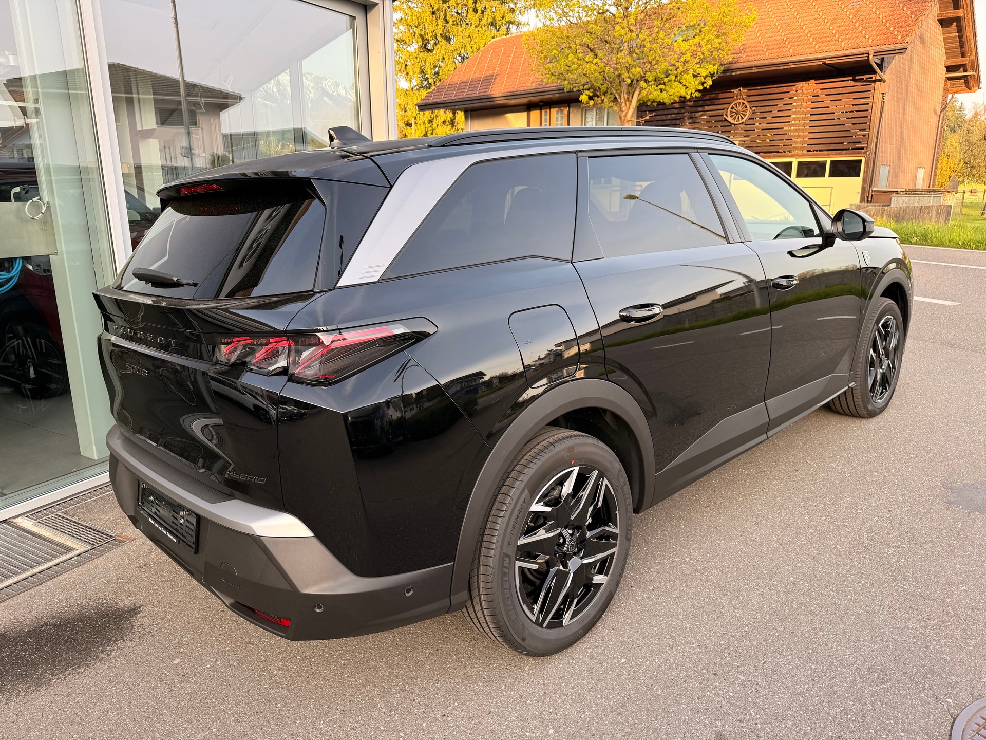 PEUGEOT 5008 GT 145 Hybrid e-DCS6-image-3