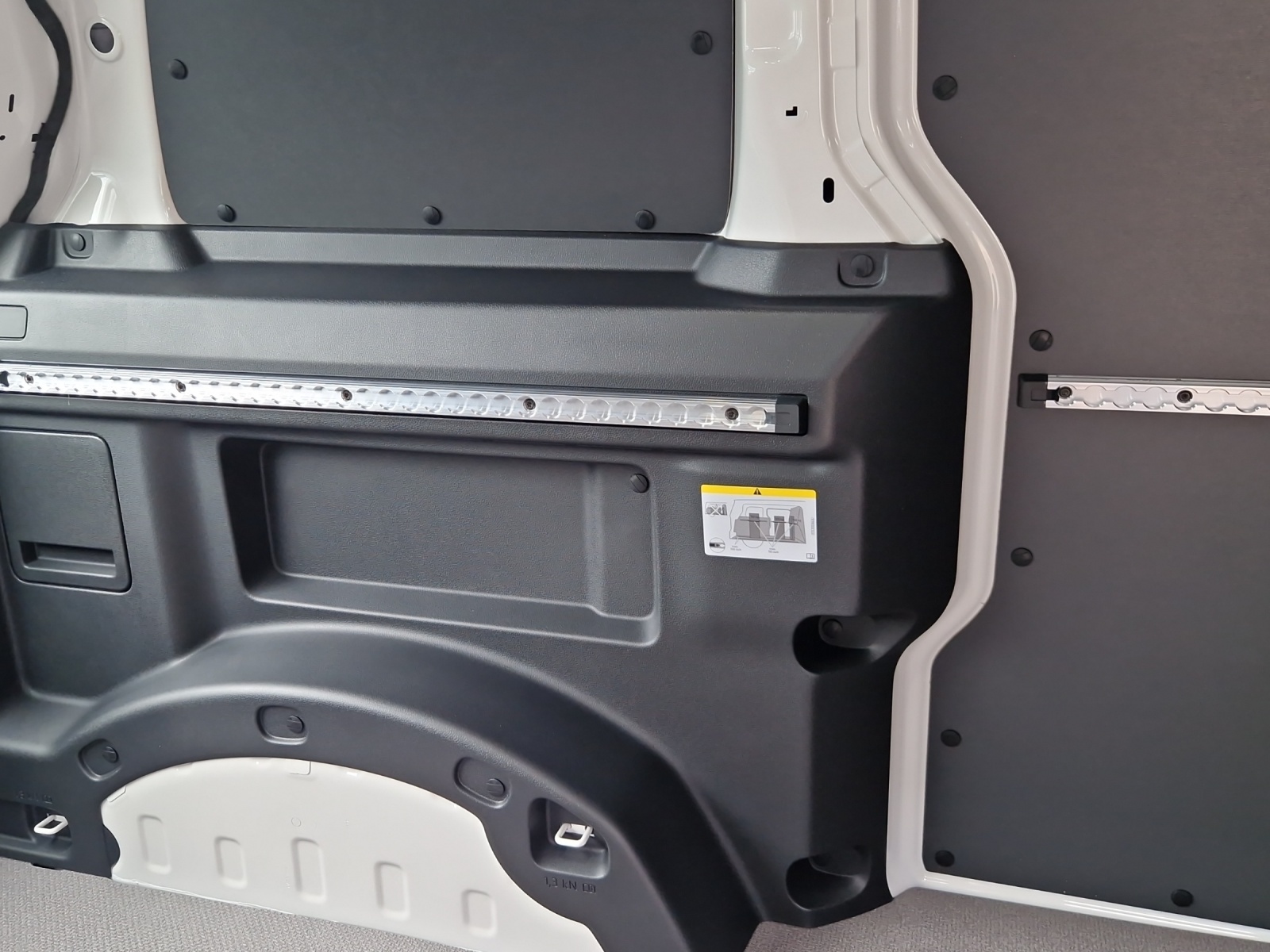 VW ID. Buzz Cargo Pro 4Motion-image-16